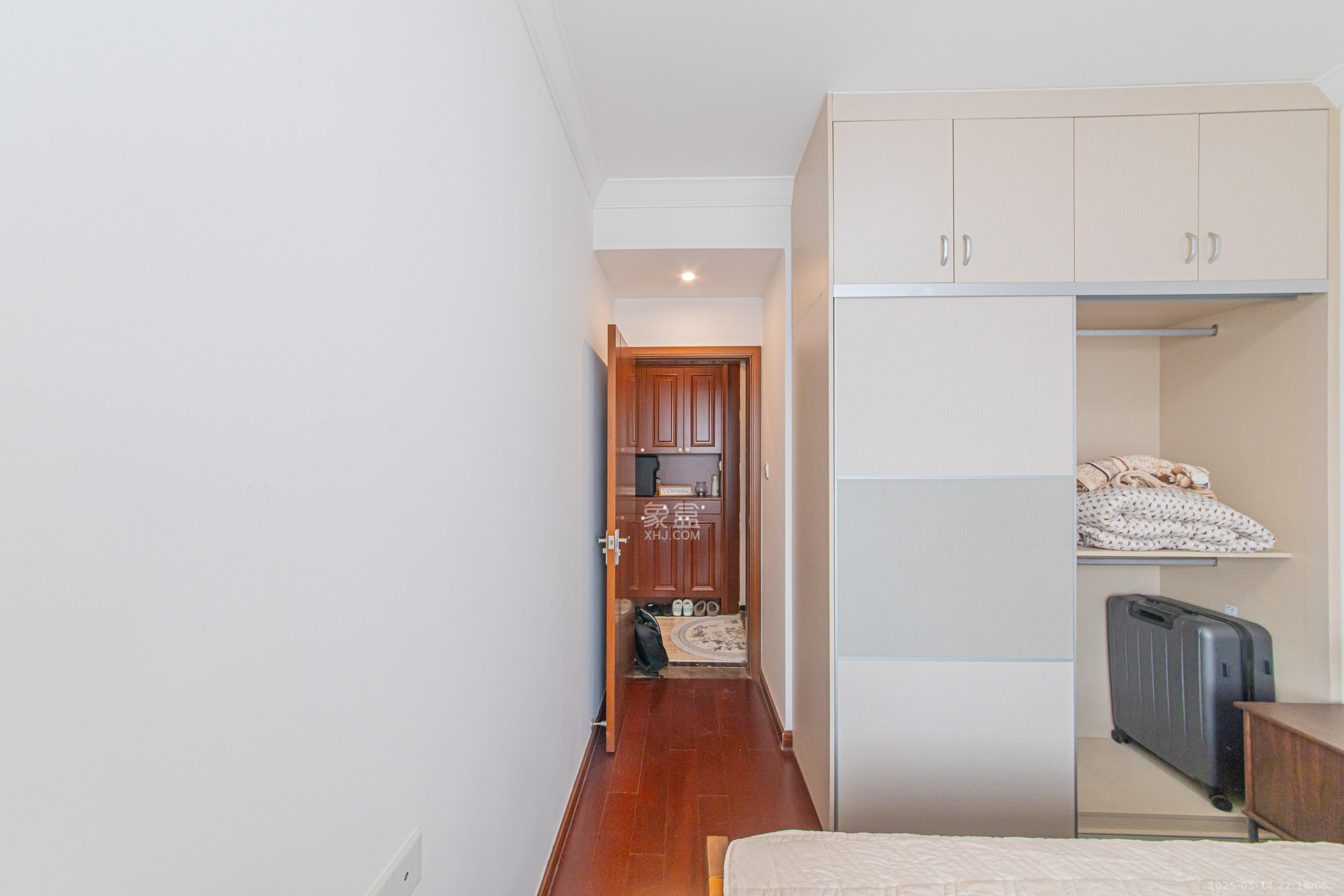 中海新城熙岸(中信新城五期) 3室2厅1卫 95.0万 中海新城熙岸(中信新城五期) 3室2厅1卫 95.0万卧室