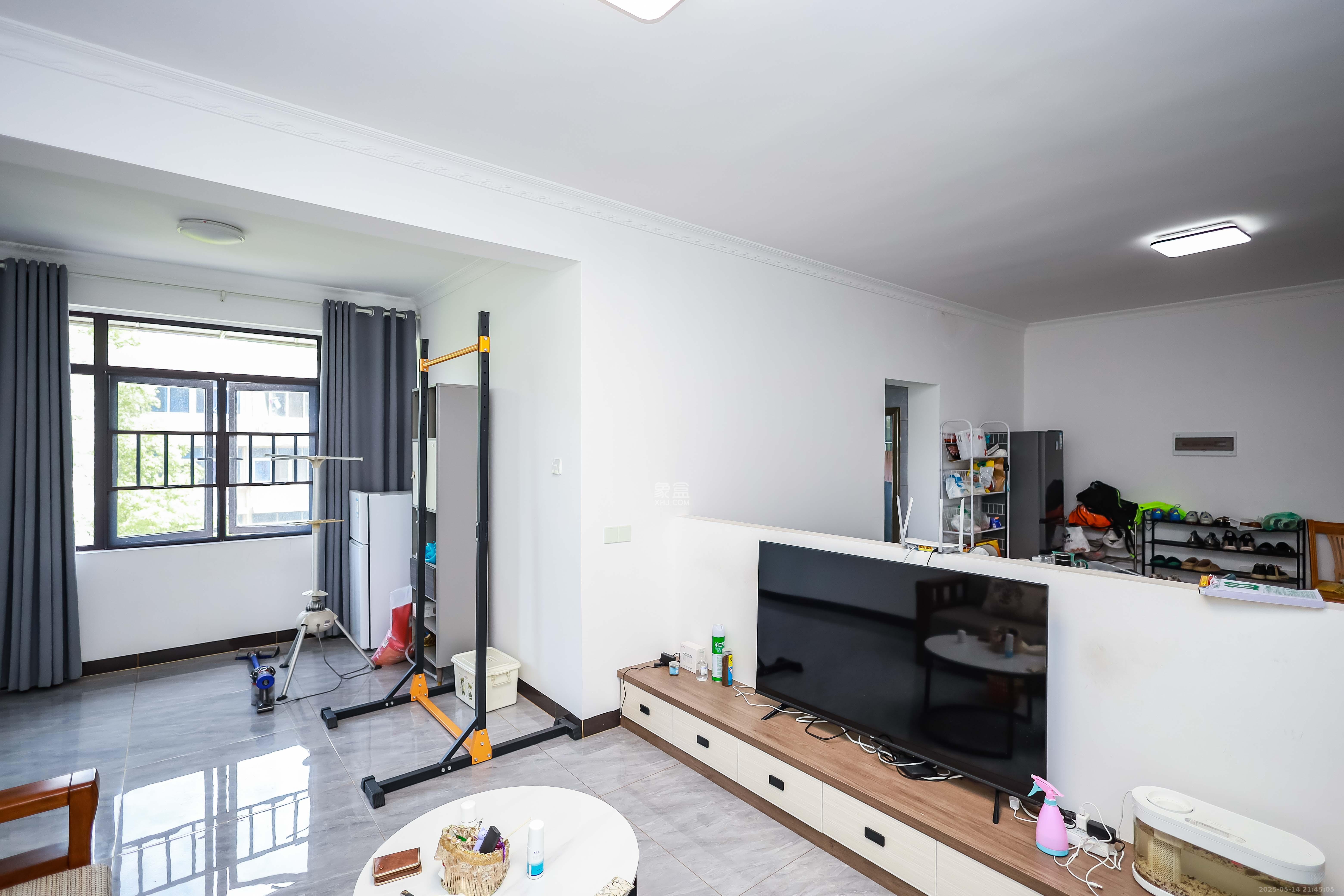 省少管所单位房 3室2厅2卫 73.8万 省少管所单位房 3室2厅2卫 73.8万客厅