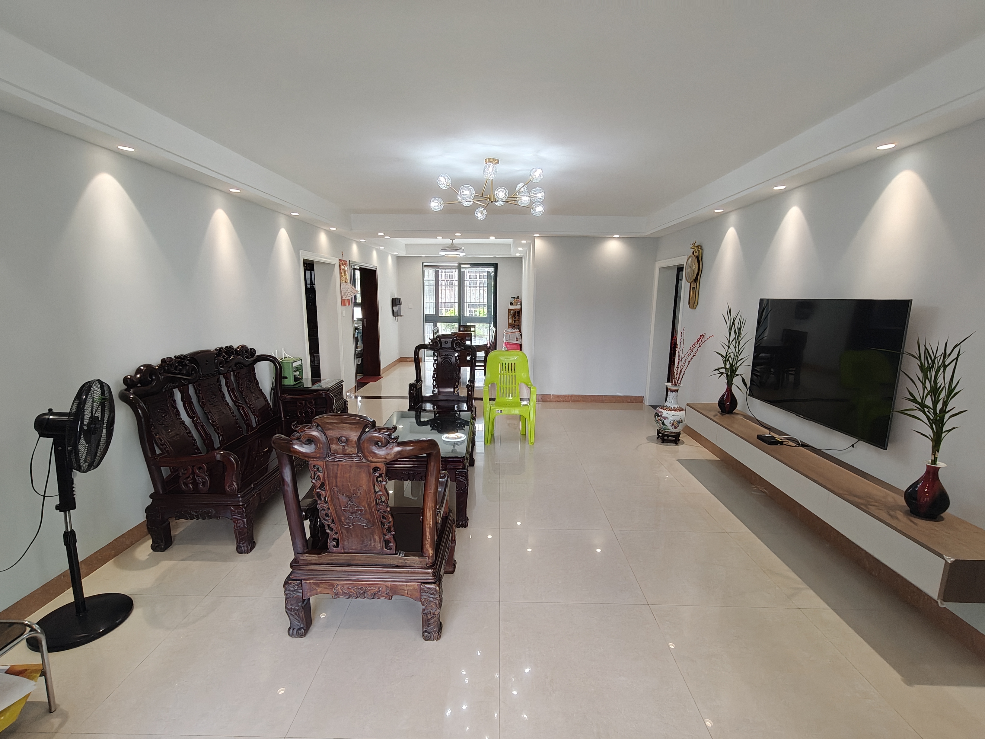 都市森林  3室2厅2卫    238.0万 都市森林  3室2厅2卫    238.0万客厅