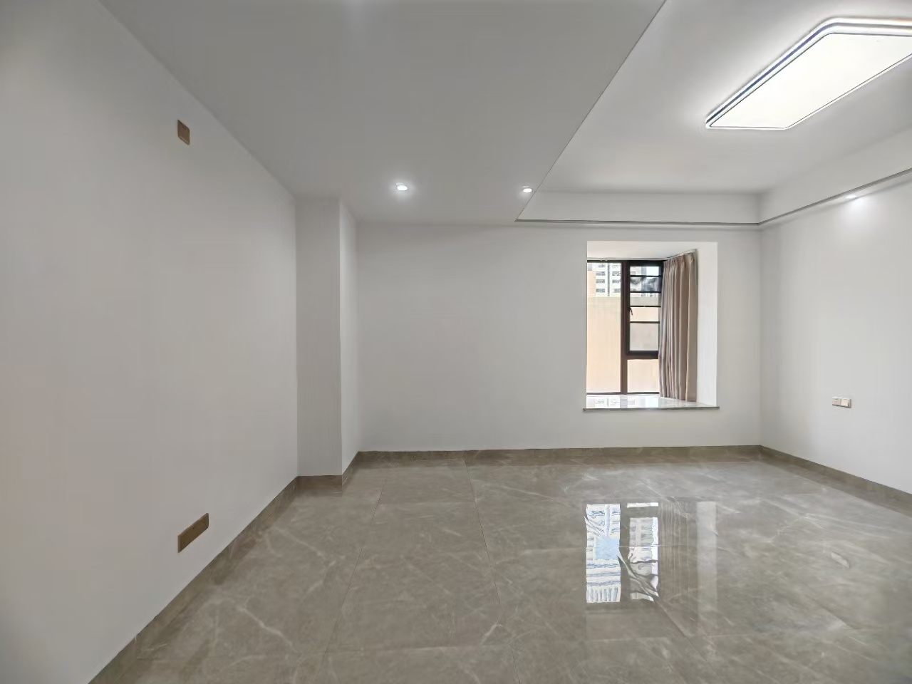 海航豪庭南苑  4室2厅3卫    10000.0元/月 海航豪庭南苑  4室2厅3卫    10000.0元/月室内图