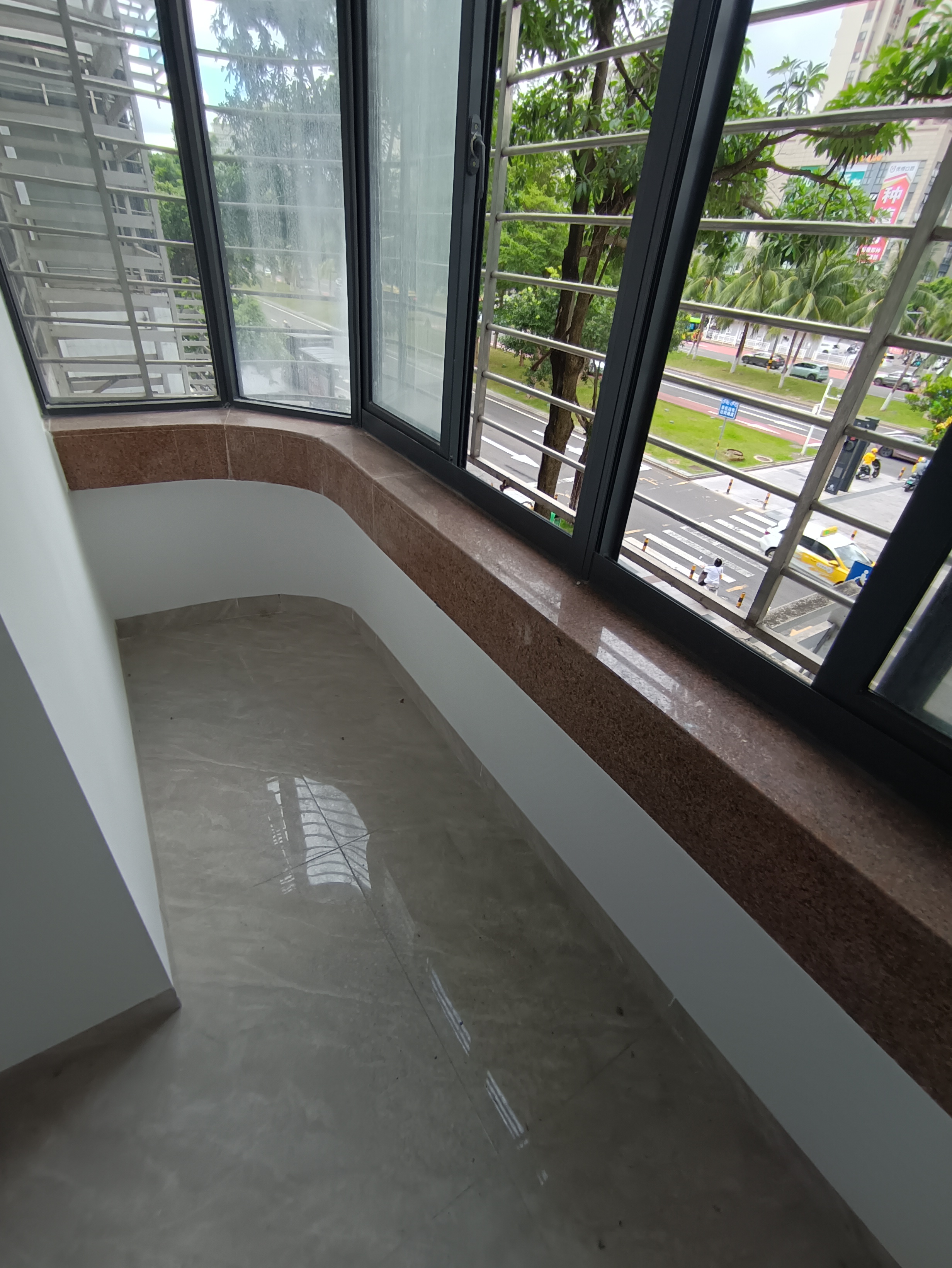 金竹园  4室2厅2卫   133.00万客厅