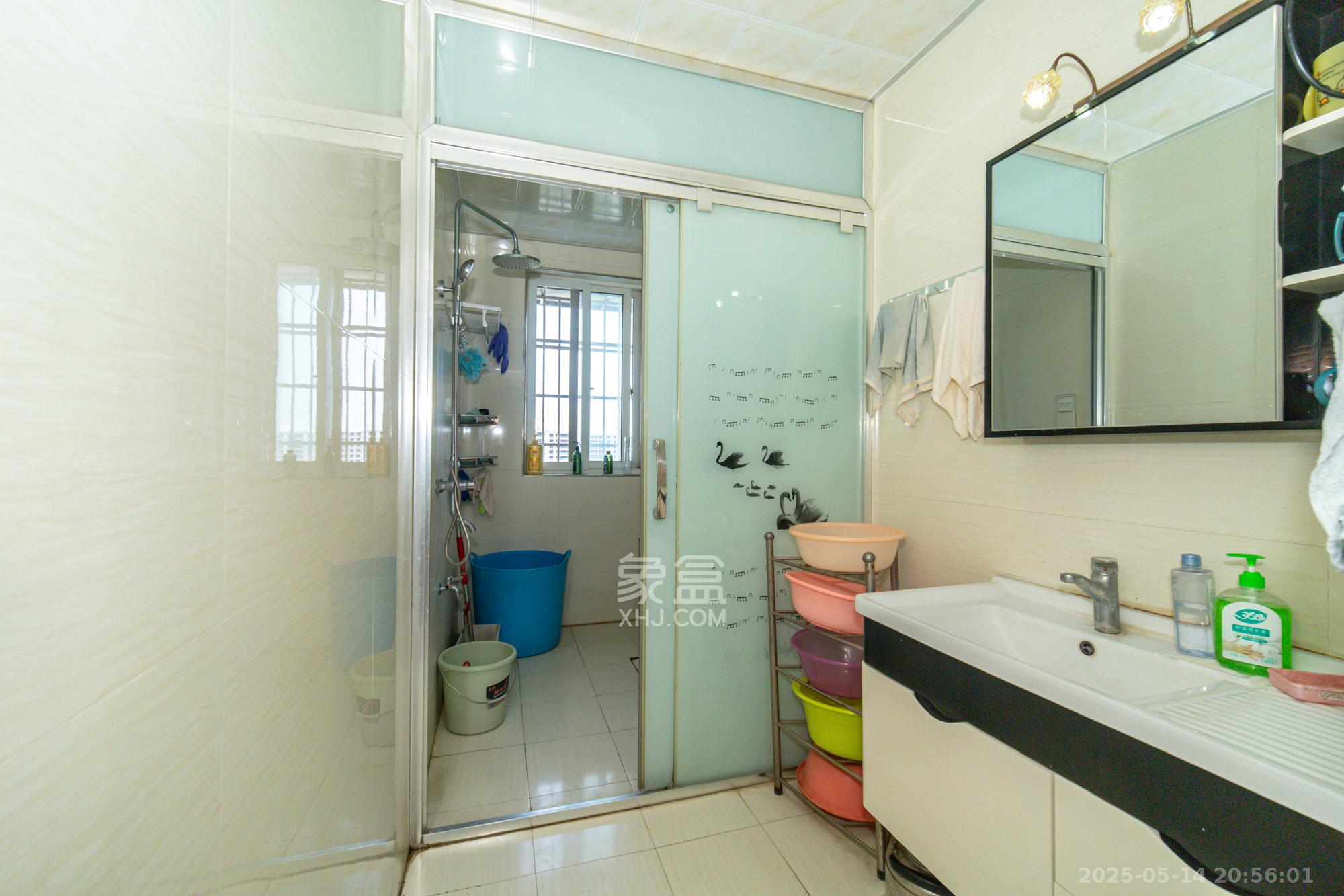 时代星城 3室2厅2卫 65.8万 时代星城 3室2厅2卫 65.8万卫生间