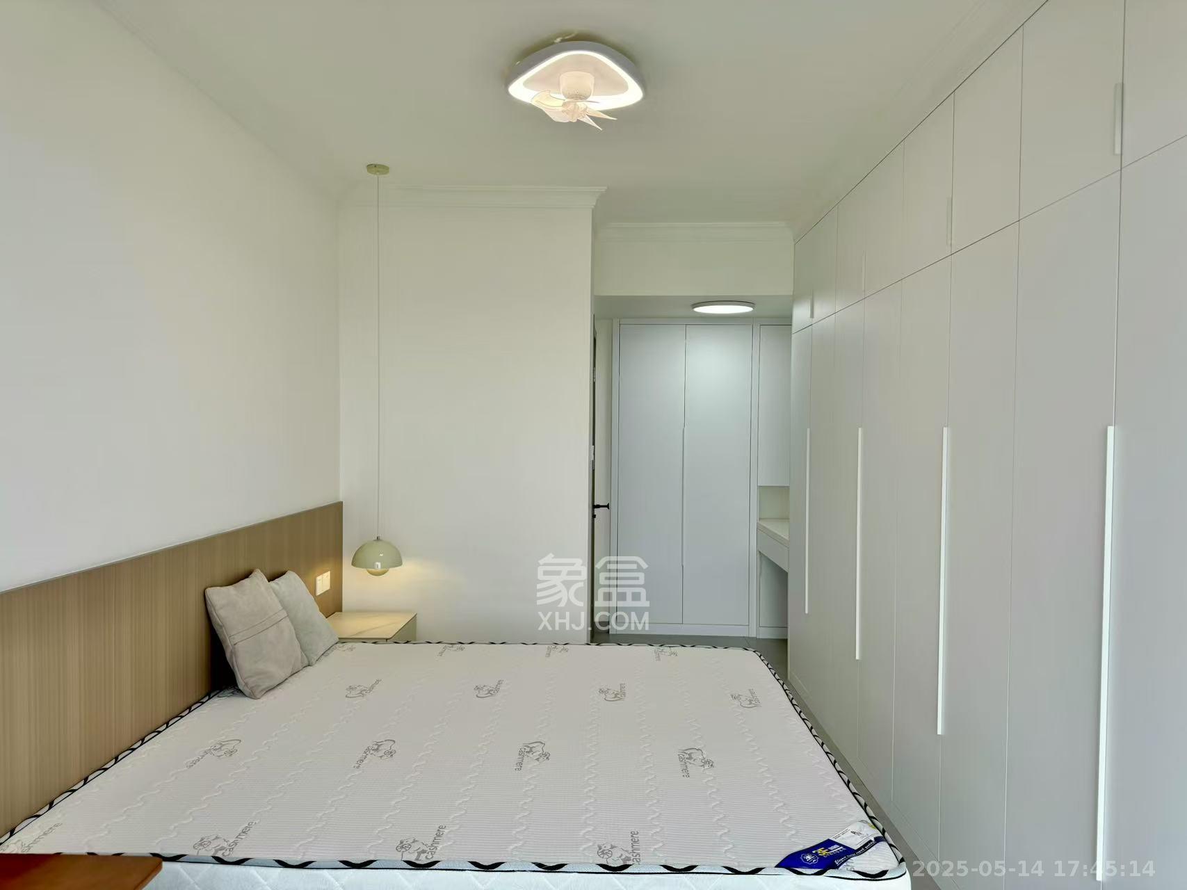新长海广场  3室1厅1卫   2400.00元/月室内图