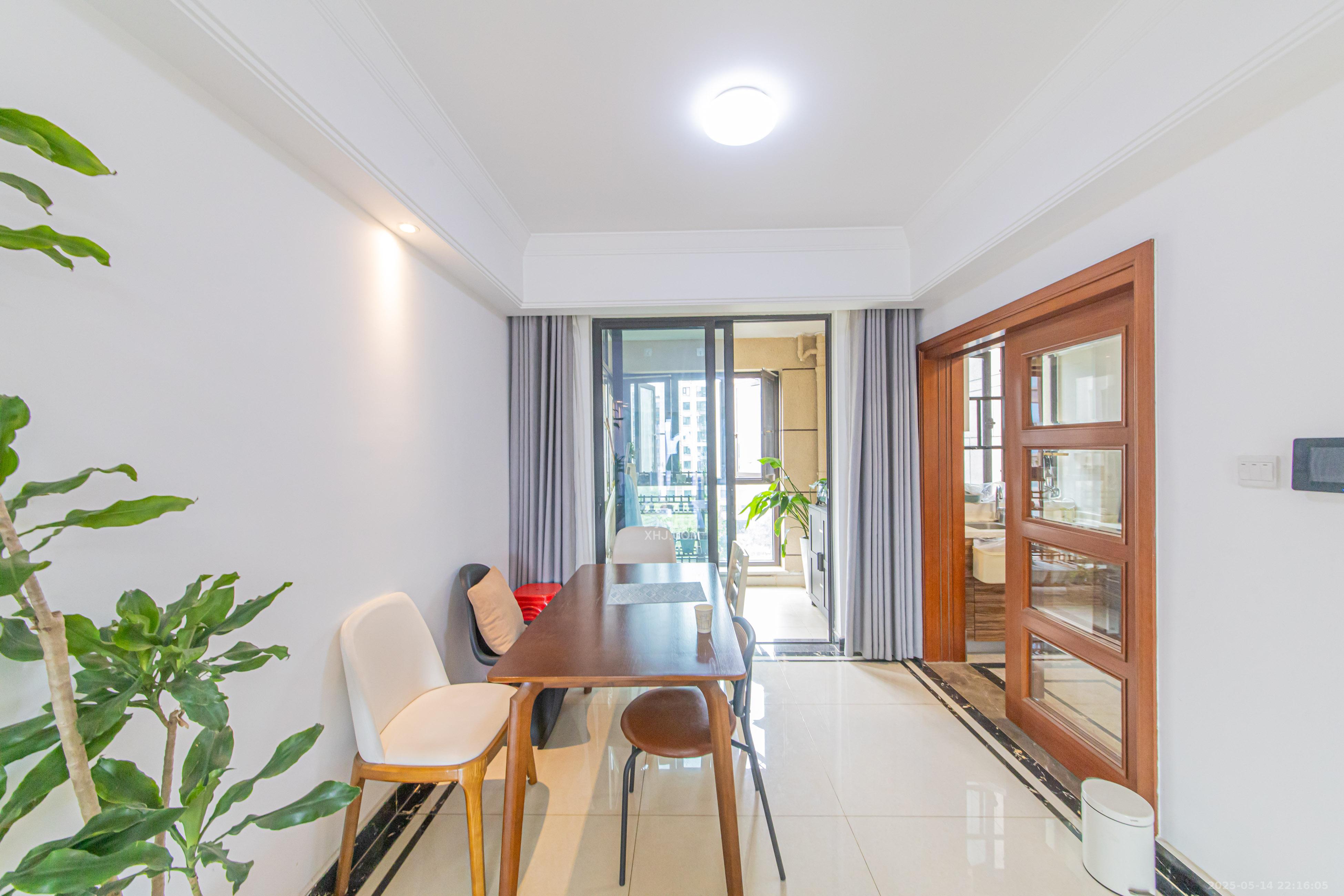 中海新城熙岸(中信新城五期) 3室2厅1卫 95.0万 中海新城熙岸(中信新城五期) 3室2厅1卫 95.0万客厅