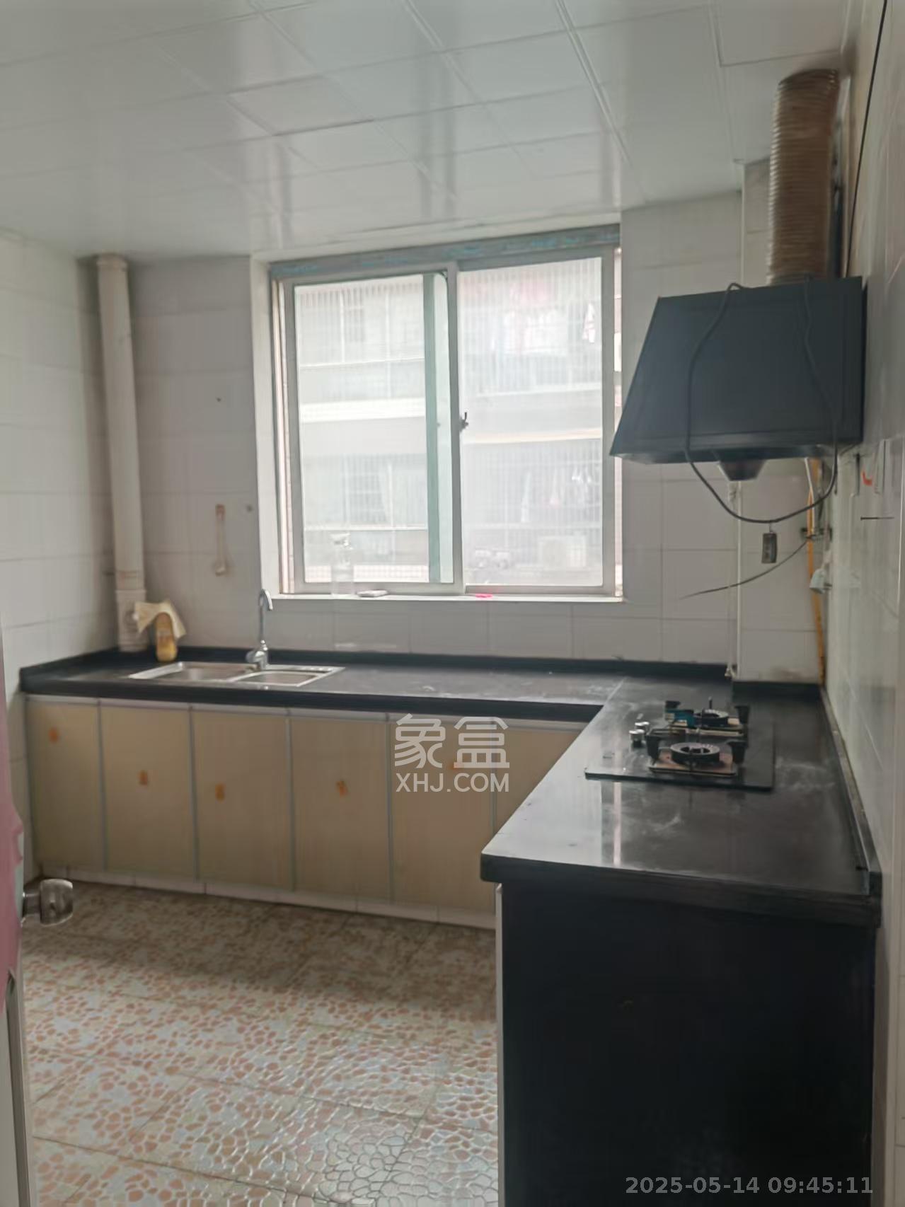 湘绣城 2室1厅1卫 1300.0元/月 湘绣城 2室1厅1卫 1300.0元/月室内图