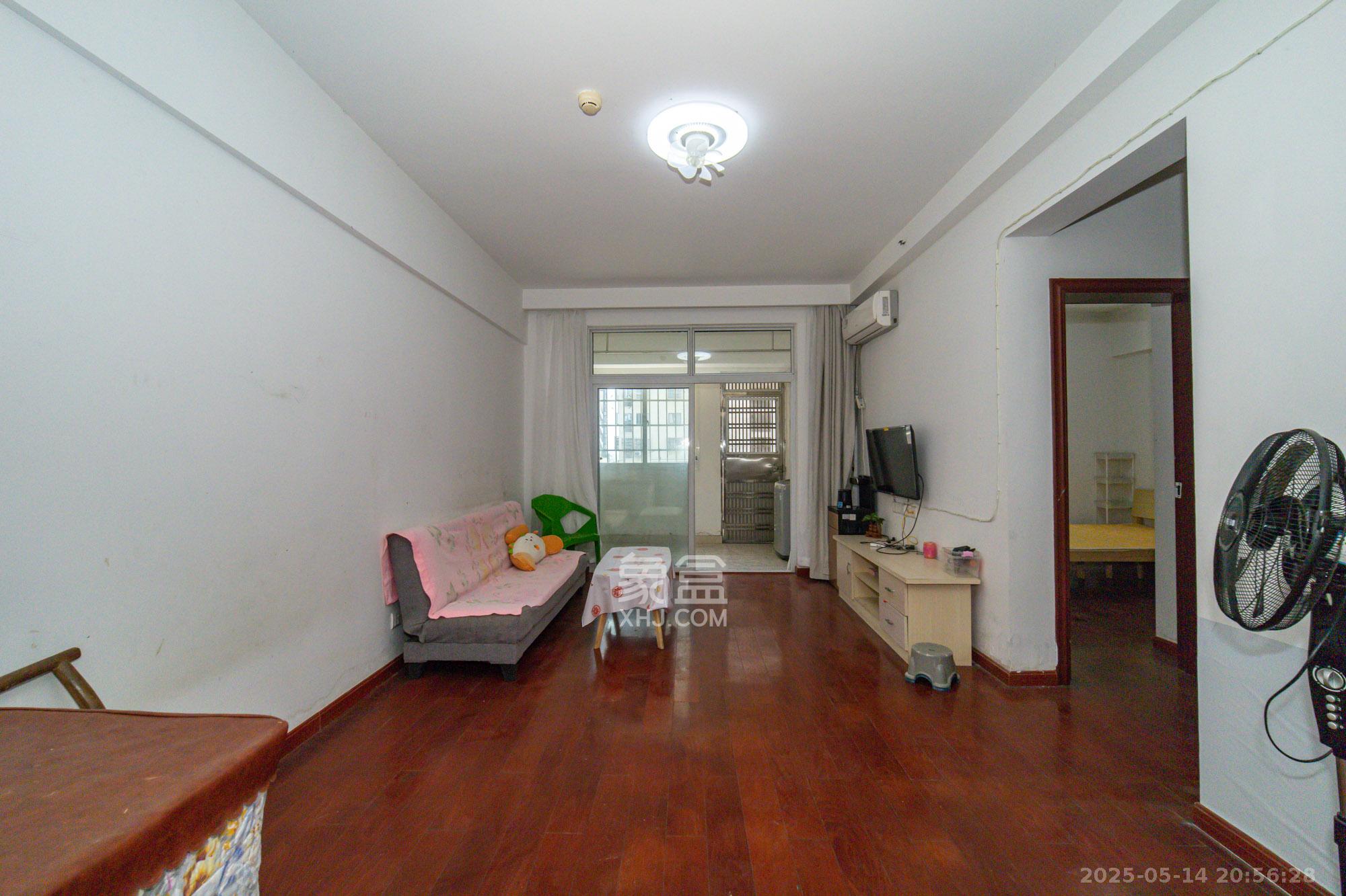 新长海广场 2室2厅1卫 43.8万 新长海广场 2室2厅1卫 43.8万客厅