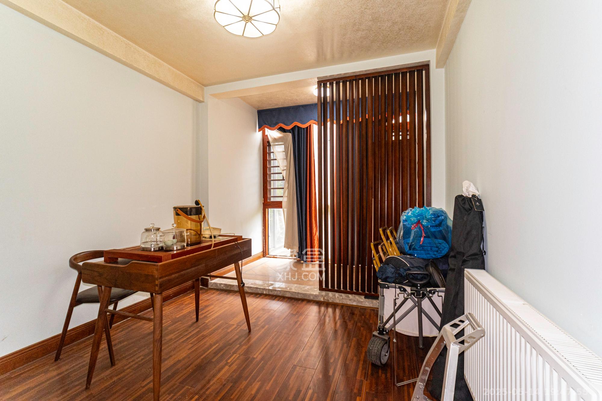 星湖湾一期洋房 7室2厅4卫 298.0万 星湖湾一期洋房 7室2厅4卫 298.0万卧室