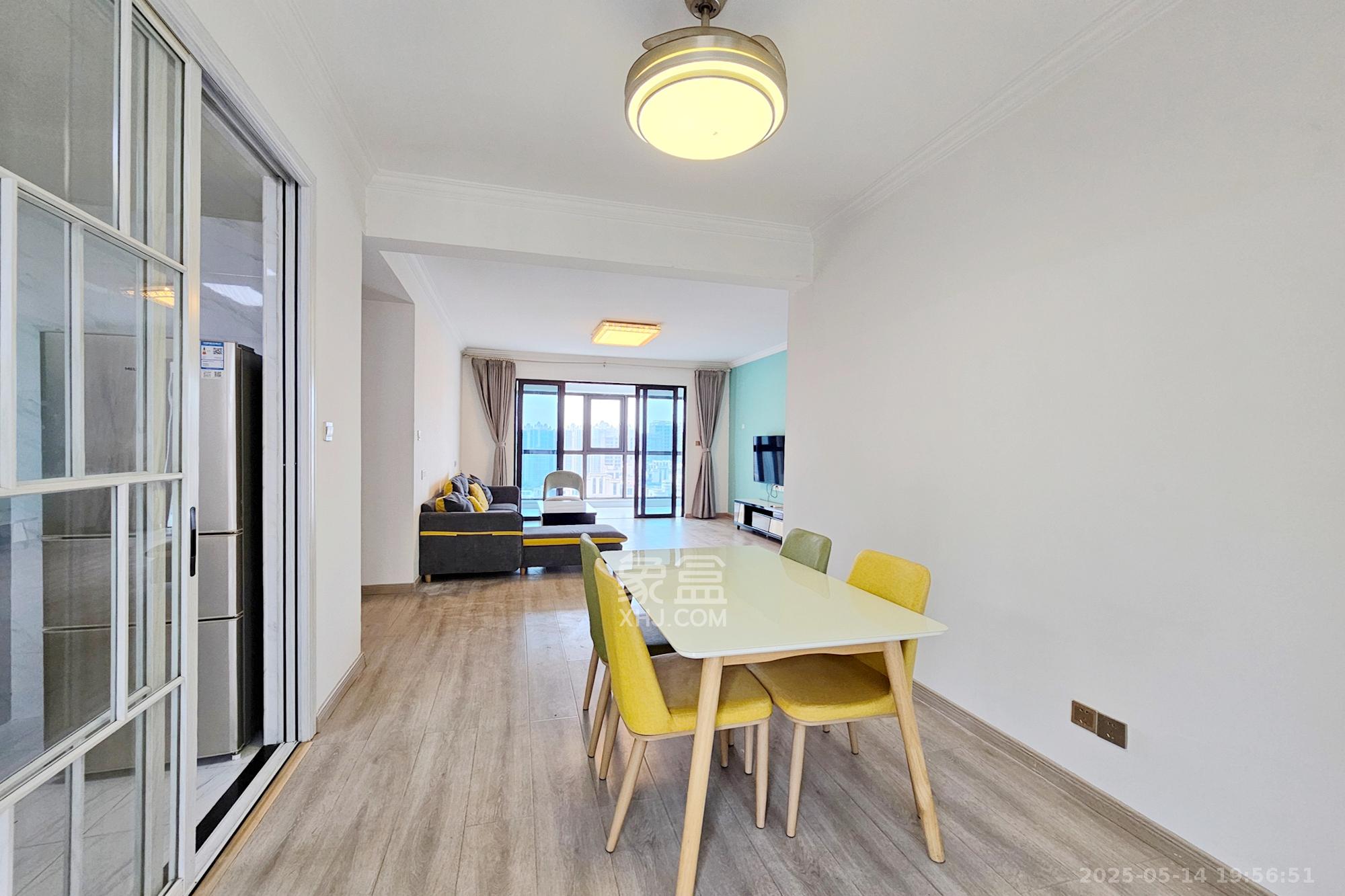 明昇壹城(明昇时代广场)二期 4室2厅2卫 258.0万 明昇壹城(明昇时代广场)二期 4室2厅2卫 258.0万客厅