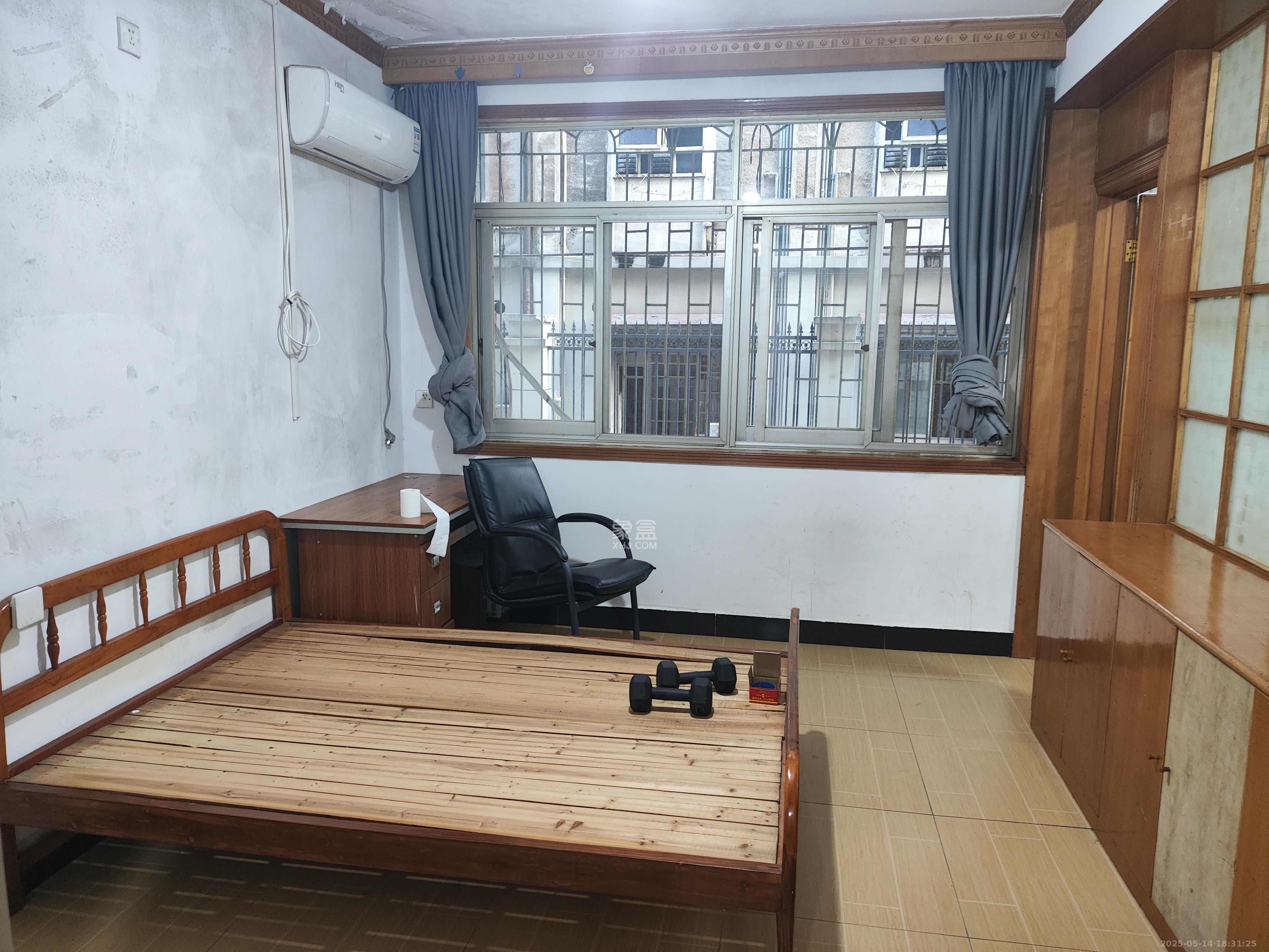 桐荫里社区  4室2厅1卫   3500.00元/月室内图