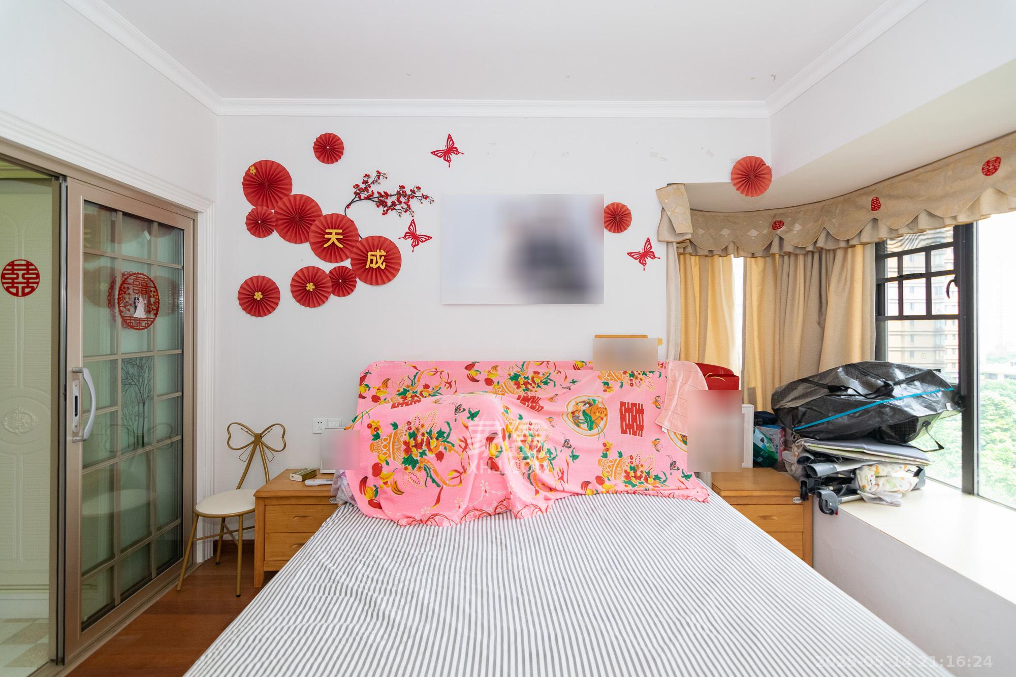 润和紫郡一期 4室2厅2卫 90.0万 润和紫郡一期 4室2厅2卫 90.0万卧室