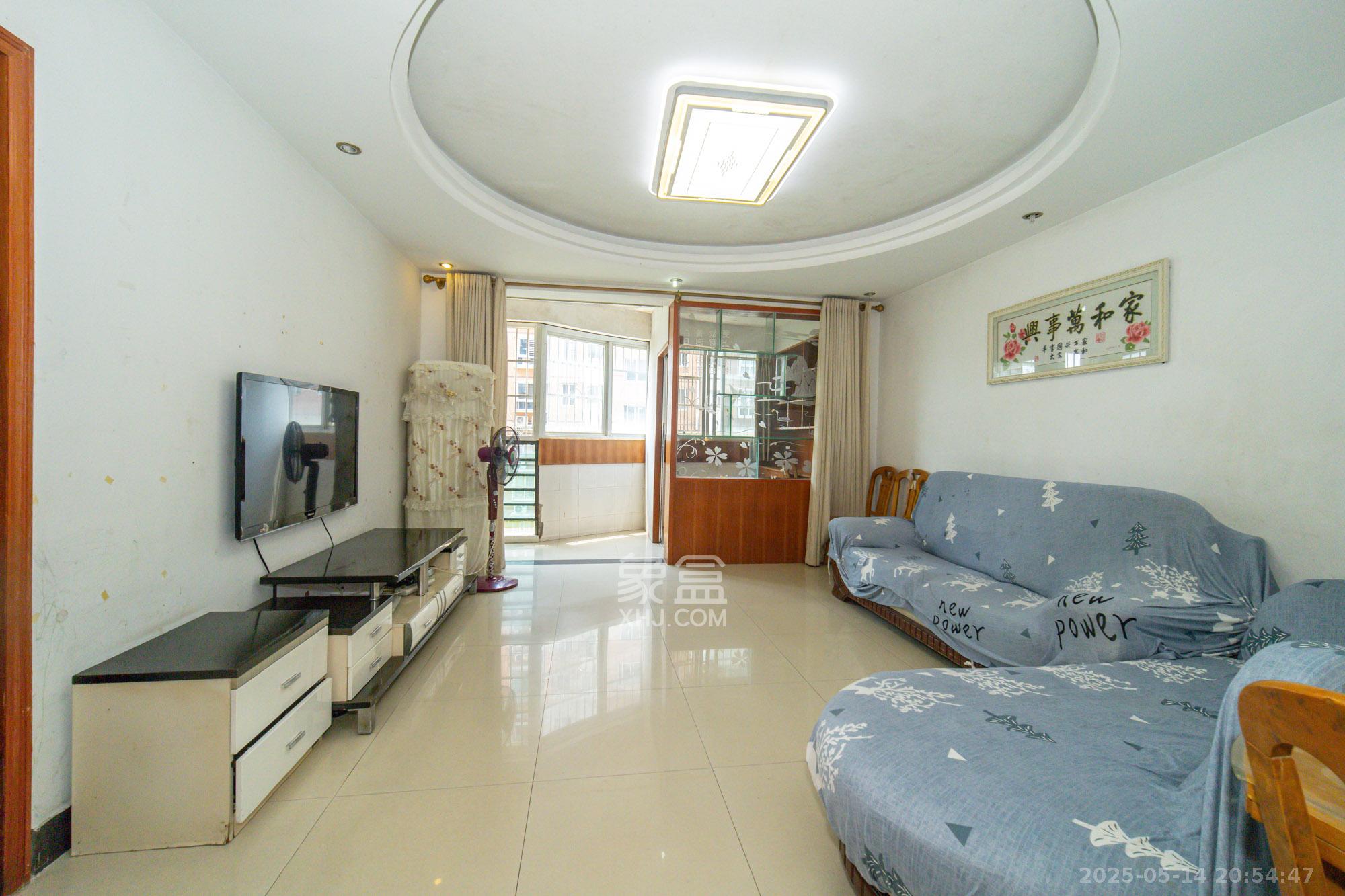 晶华美地 3室2厅1卫 64.8万 晶华美地 3室2厅1卫 64.8万客厅