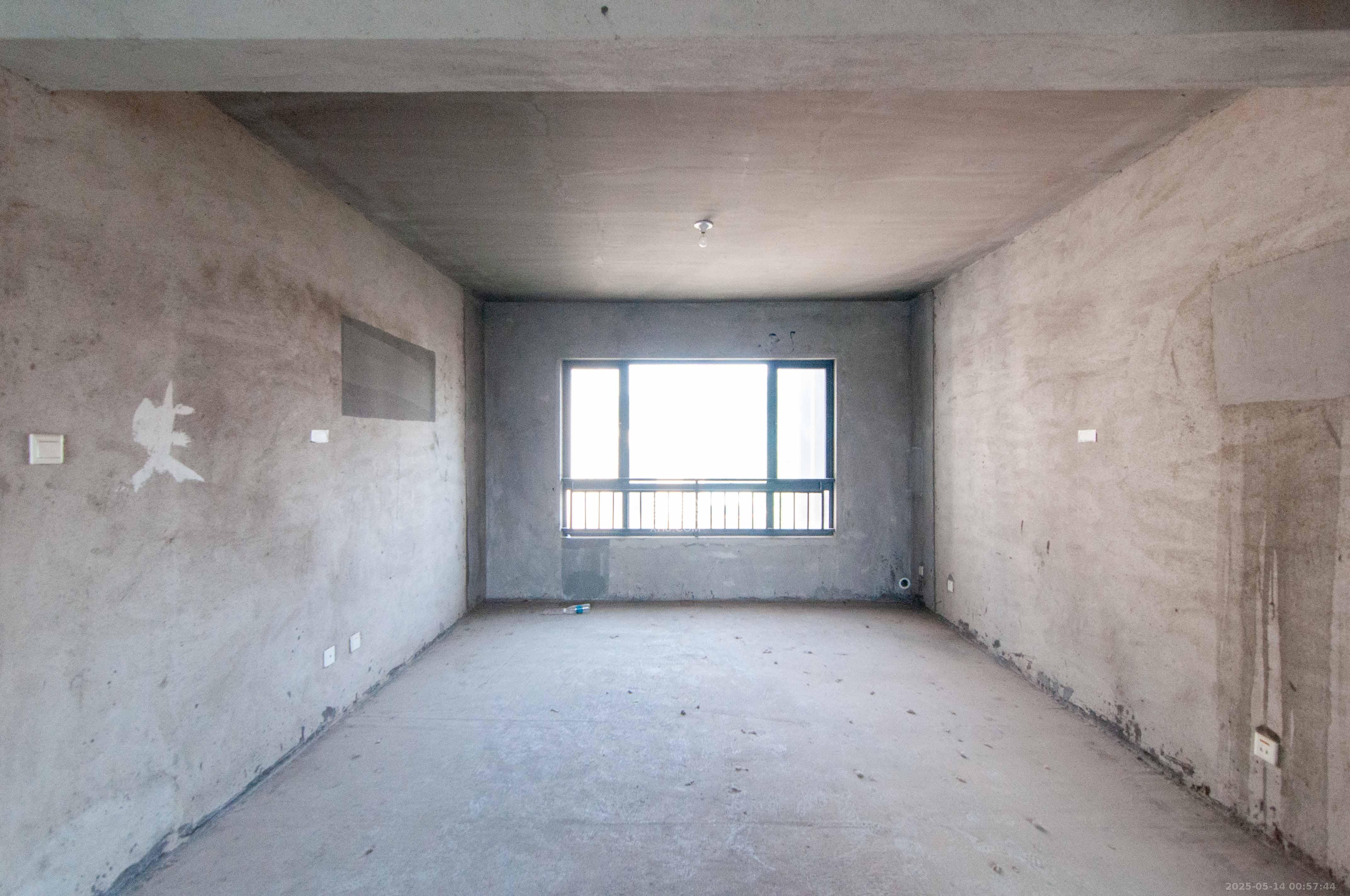 中海梅溪湖壹号 3室2厅2卫 178.0万 中海梅溪湖壹号 3室2厅2卫 178.0万客厅