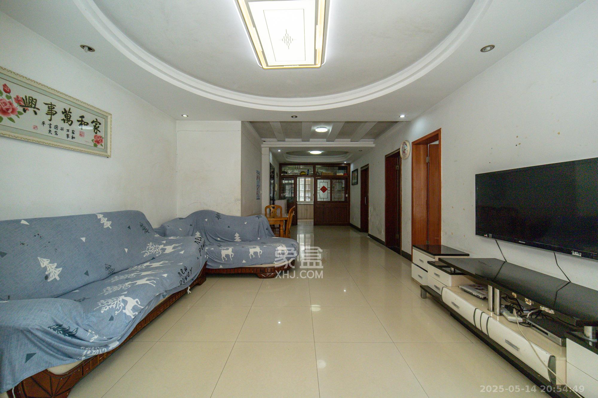 晶华美地 3室2厅1卫 64.8万 晶华美地 3室2厅1卫 64.8万客厅