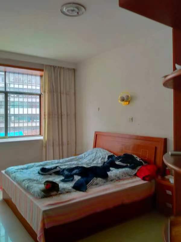 金信花园 4室2厅0卫 80.0万 金信花园 4室2厅0卫 80.0万客厅