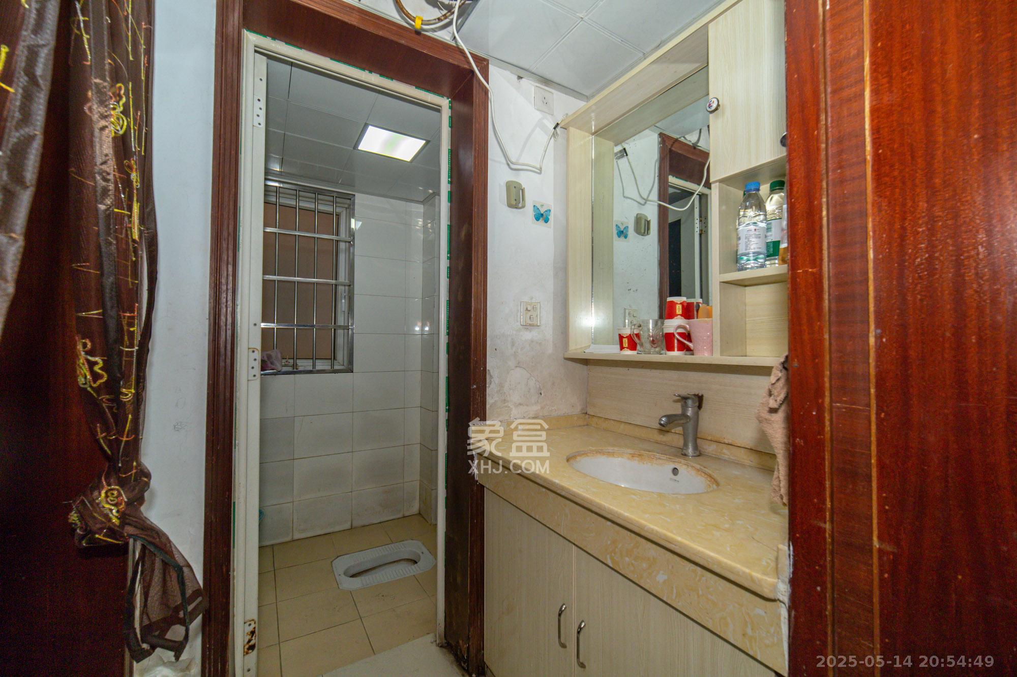 晶华美地 3室2厅1卫 64.8万 晶华美地 3室2厅1卫 64.8万卫生间