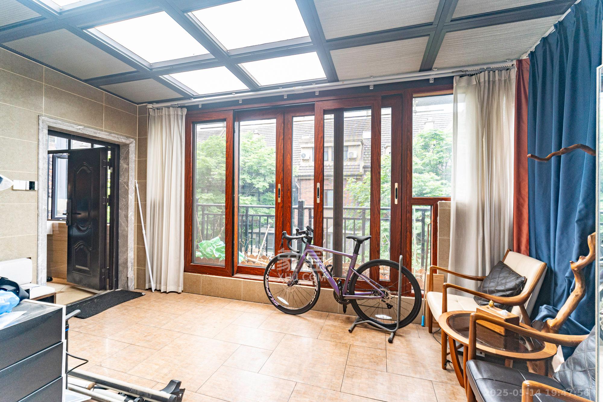 星湖湾一期洋房 7室2厅4卫 298.0万 星湖湾一期洋房 7室2厅4卫 298.0万阳台