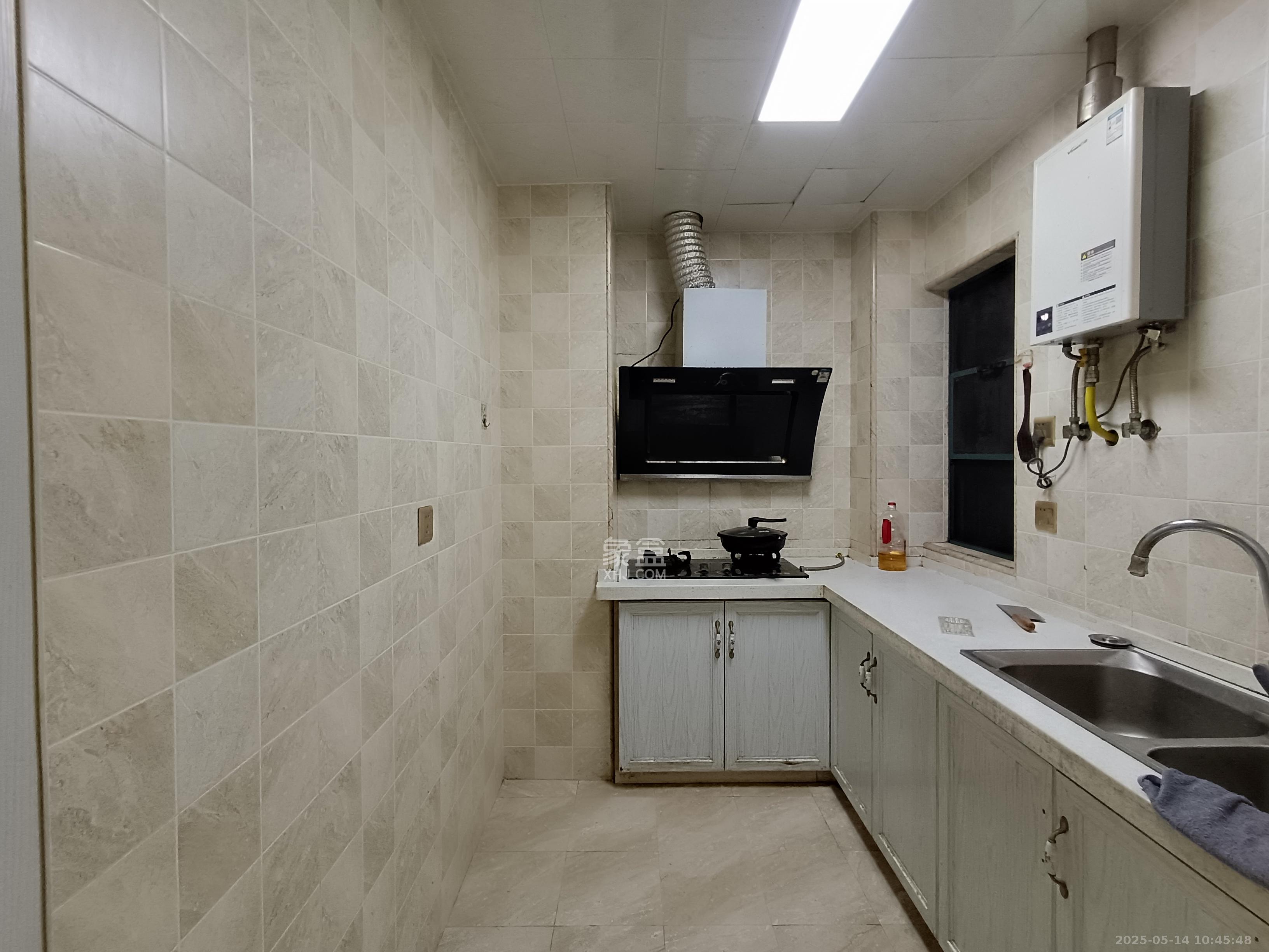 枫华府第 3室2厅1卫 2000.0元/月 枫华府第 3室2厅1卫 2000.0元/月室内图