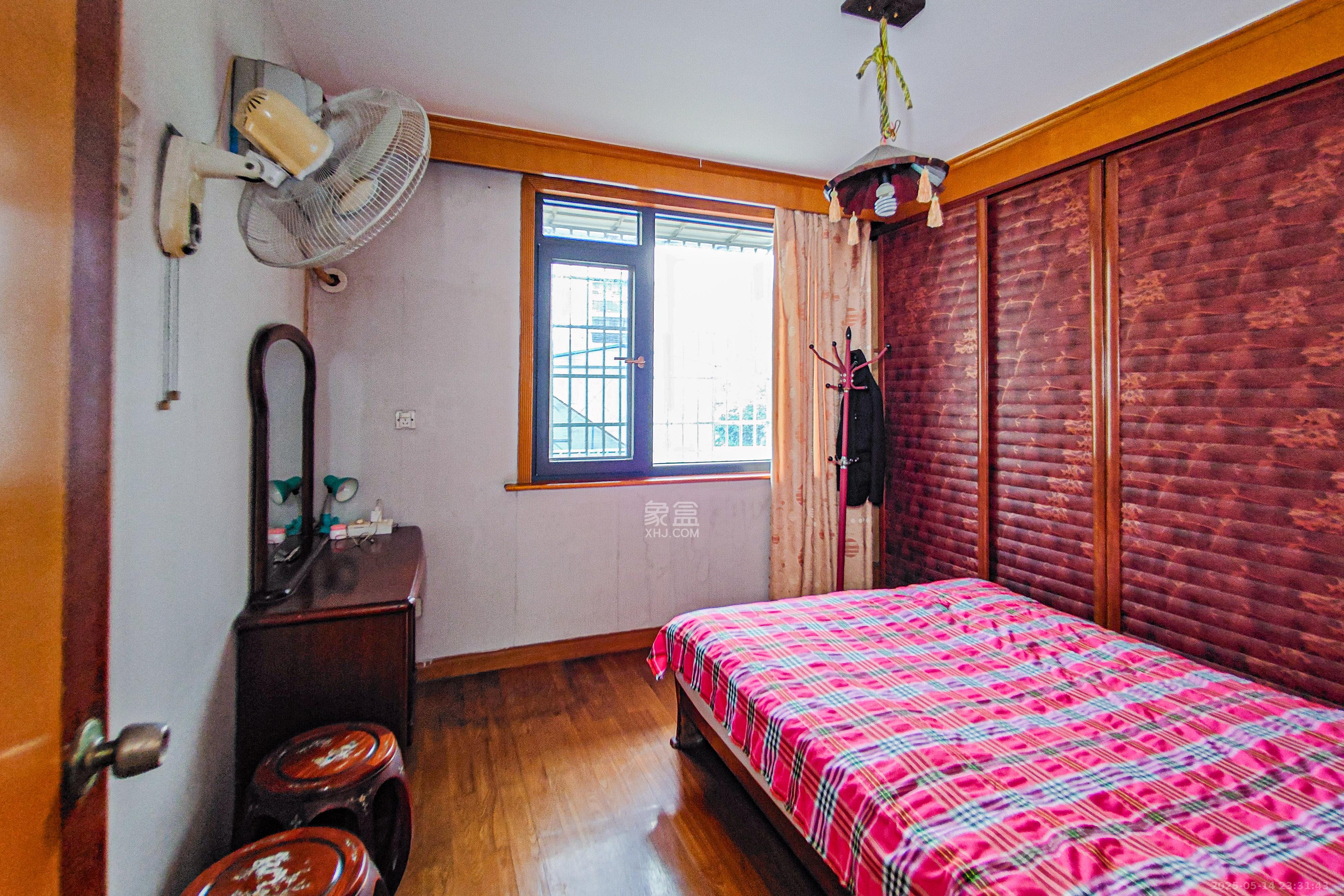 楚湘街二条巷散盘 3室2厅2卫 119.8万 楚湘街二条巷散盘 3室2厅2卫 119.8万卧室