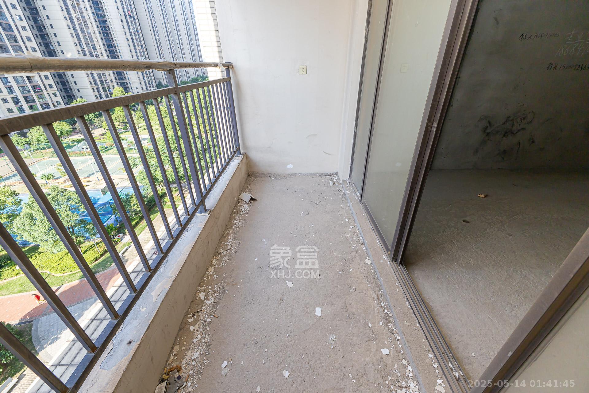 乾源国际 3室2厅2卫 74.0万 乾源国际 3室2厅2卫 74.0万阳台