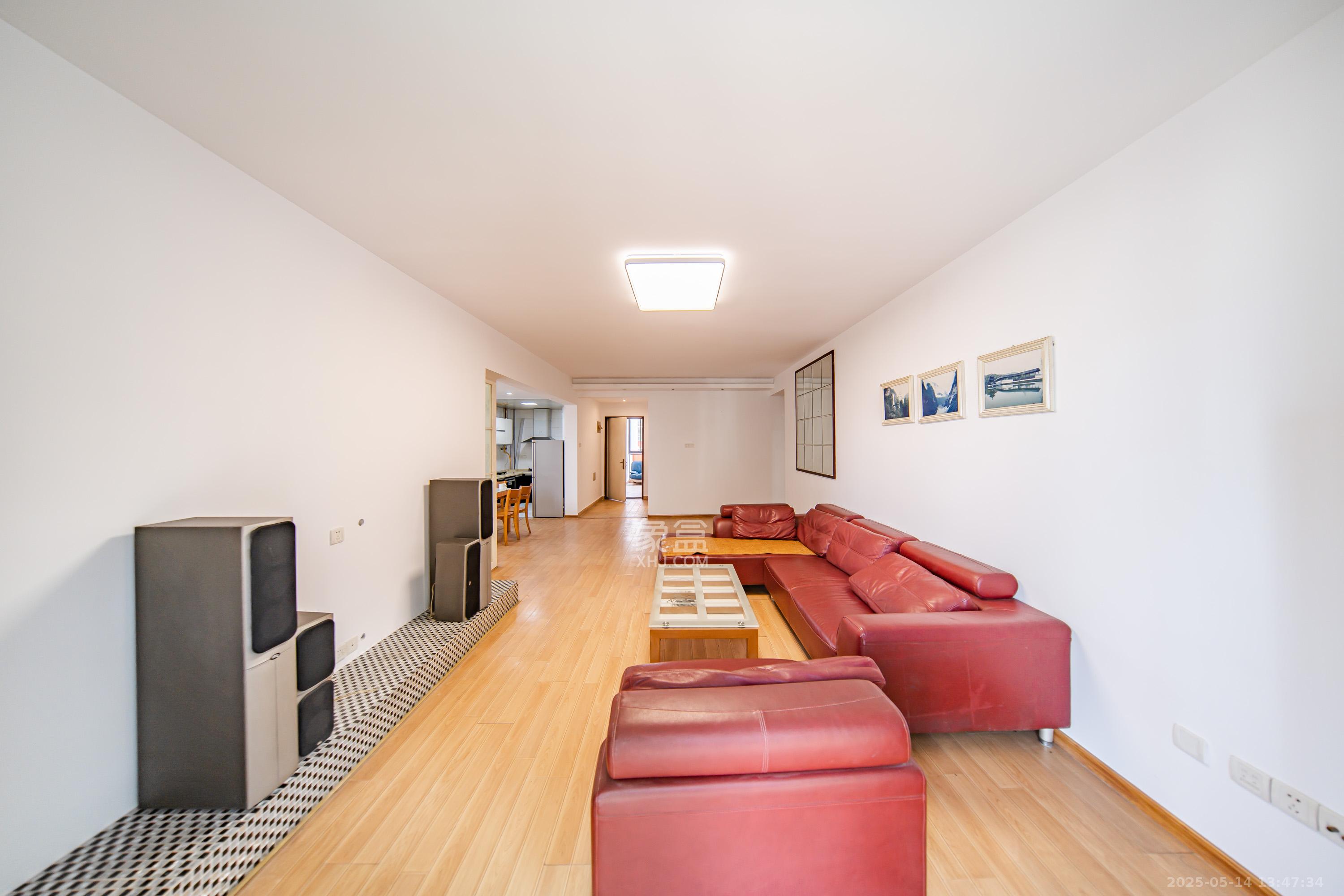 阳光100二期 4室2厅1卫 112.0万 阳光100二期 4室2厅1卫 112.0万客厅