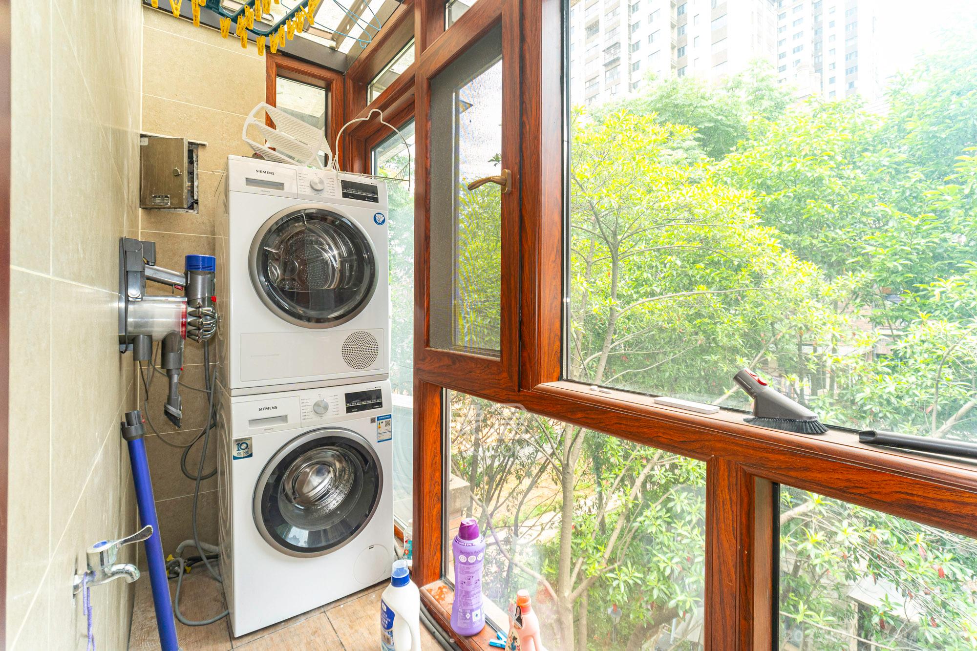 星湖湾一期洋房 7室2厅4卫 298.0万 星湖湾一期洋房 7室2厅4卫 298.0万阳台