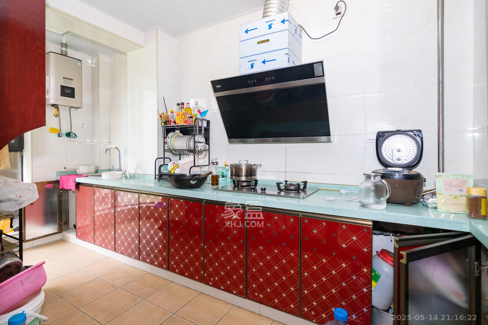 润和紫郡一期 4室2厅2卫 90.0万 润和紫郡一期 4室2厅2卫 90.0万厨房