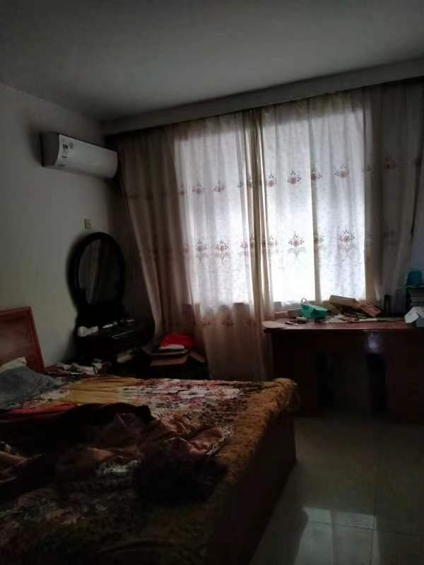 金信花园 4室2厅0卫 80.0万 金信花园 4室2厅0卫 80.0万客厅