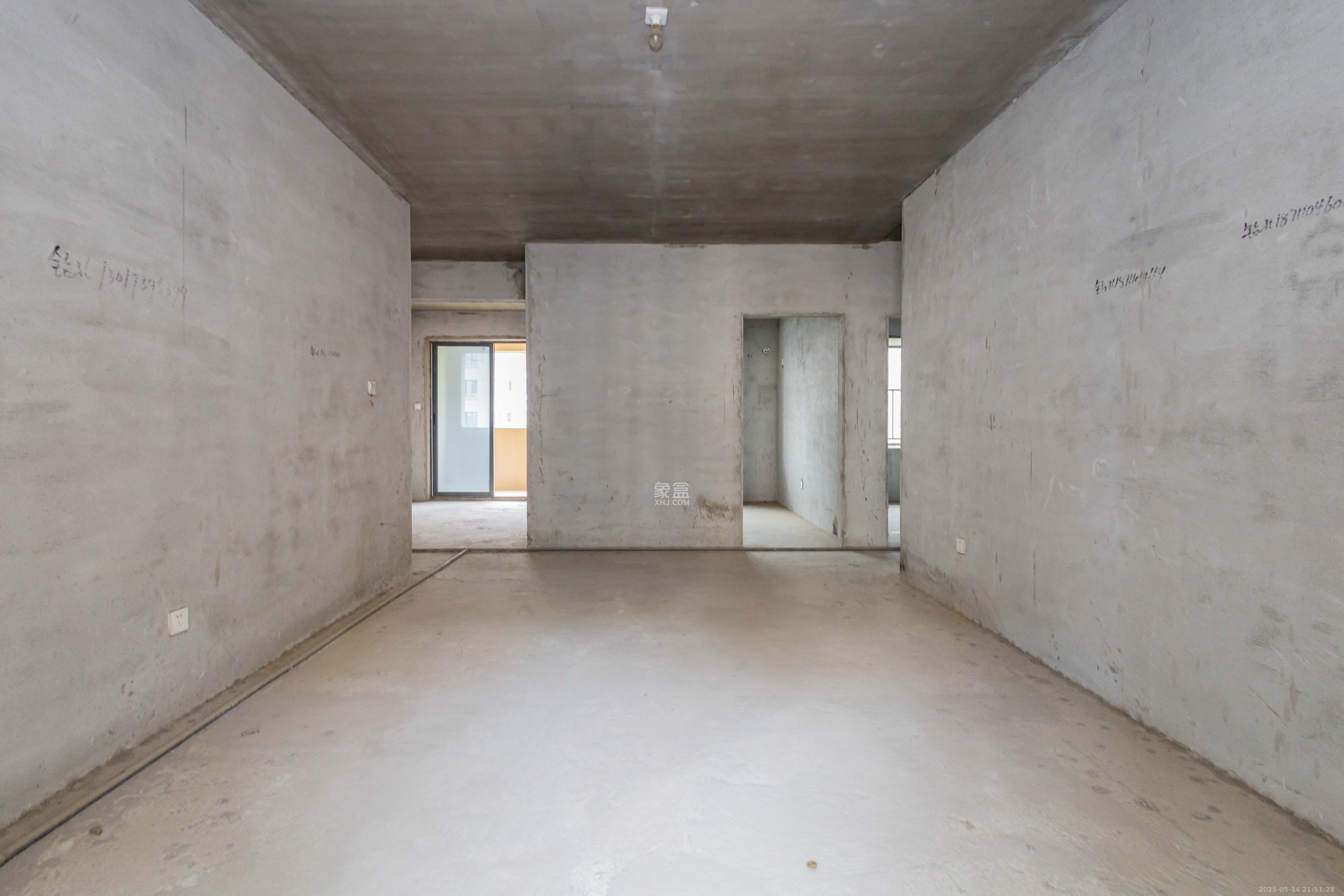 爵世名邸东湖(东湖壹号企业总部基地) 3室2厅2卫 90.8万 爵世名邸东湖(东湖壹号企业总部基地) 3室2厅2卫 90.8万客厅