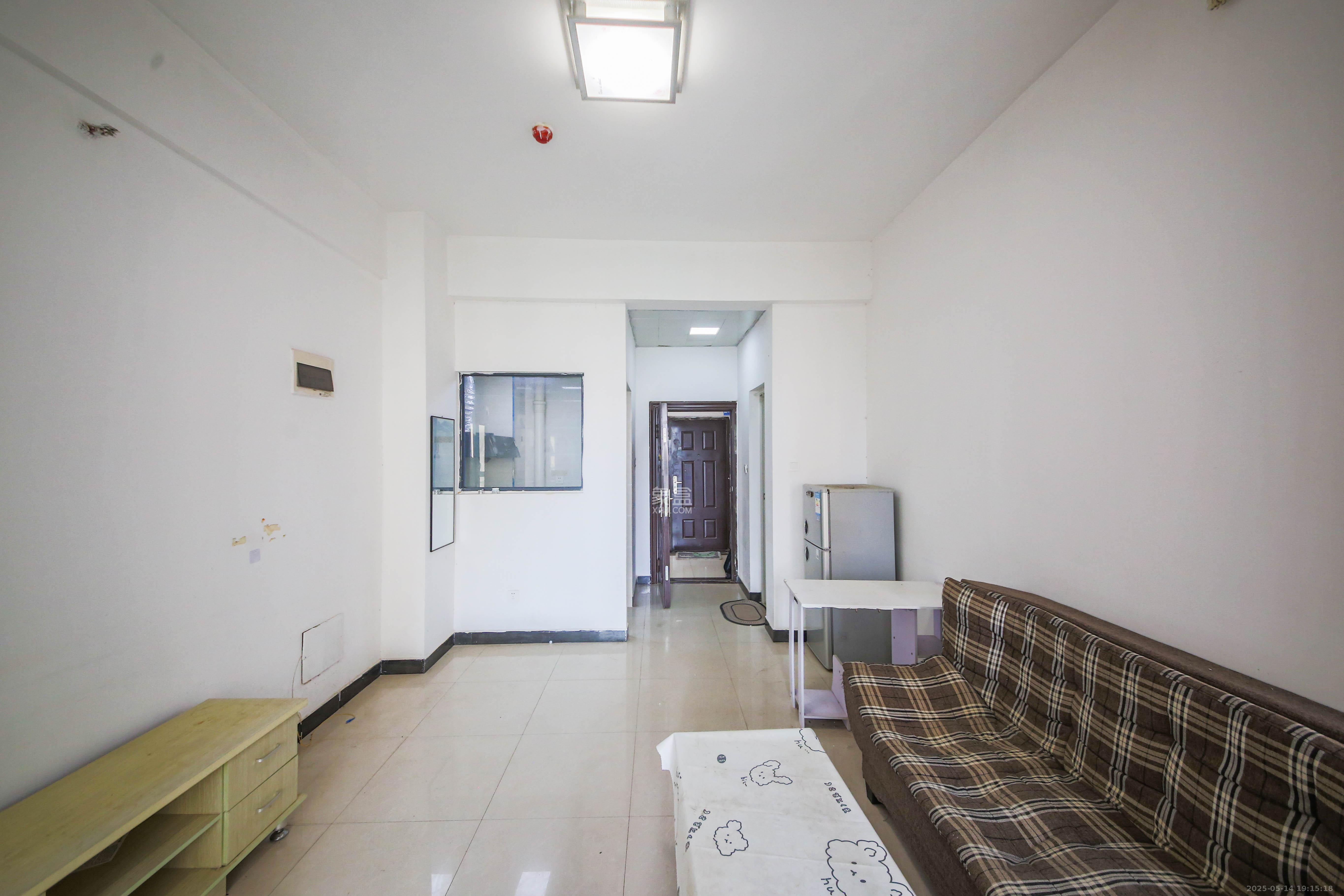 鑫远湘府逸园 1室1厅1卫 28.8万 鑫远湘府逸园 1室1厅1卫 28.8万客厅