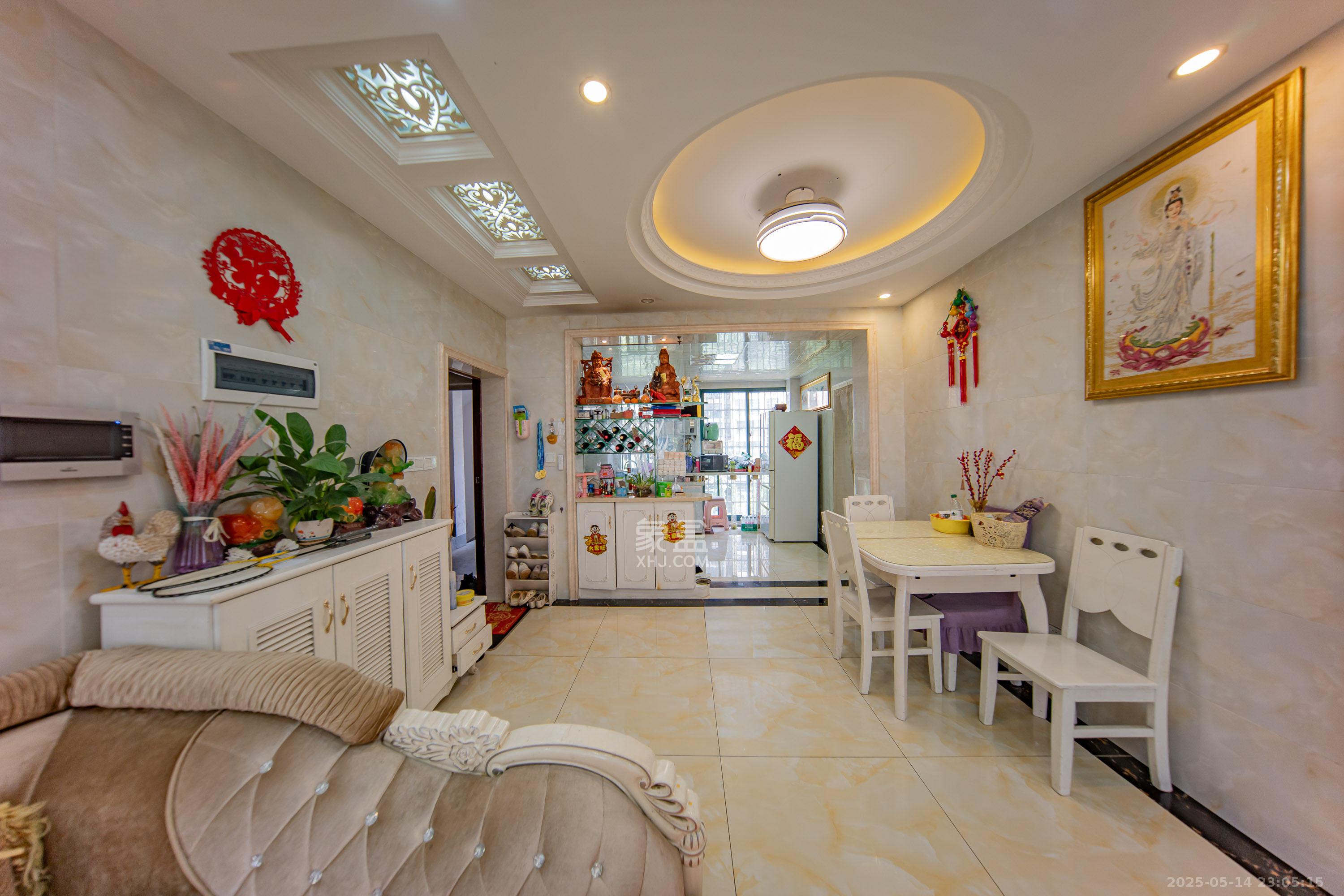 洋湖时代 3室2厅2卫 73.8万 洋湖时代 3室2厅2卫 73.8万客厅