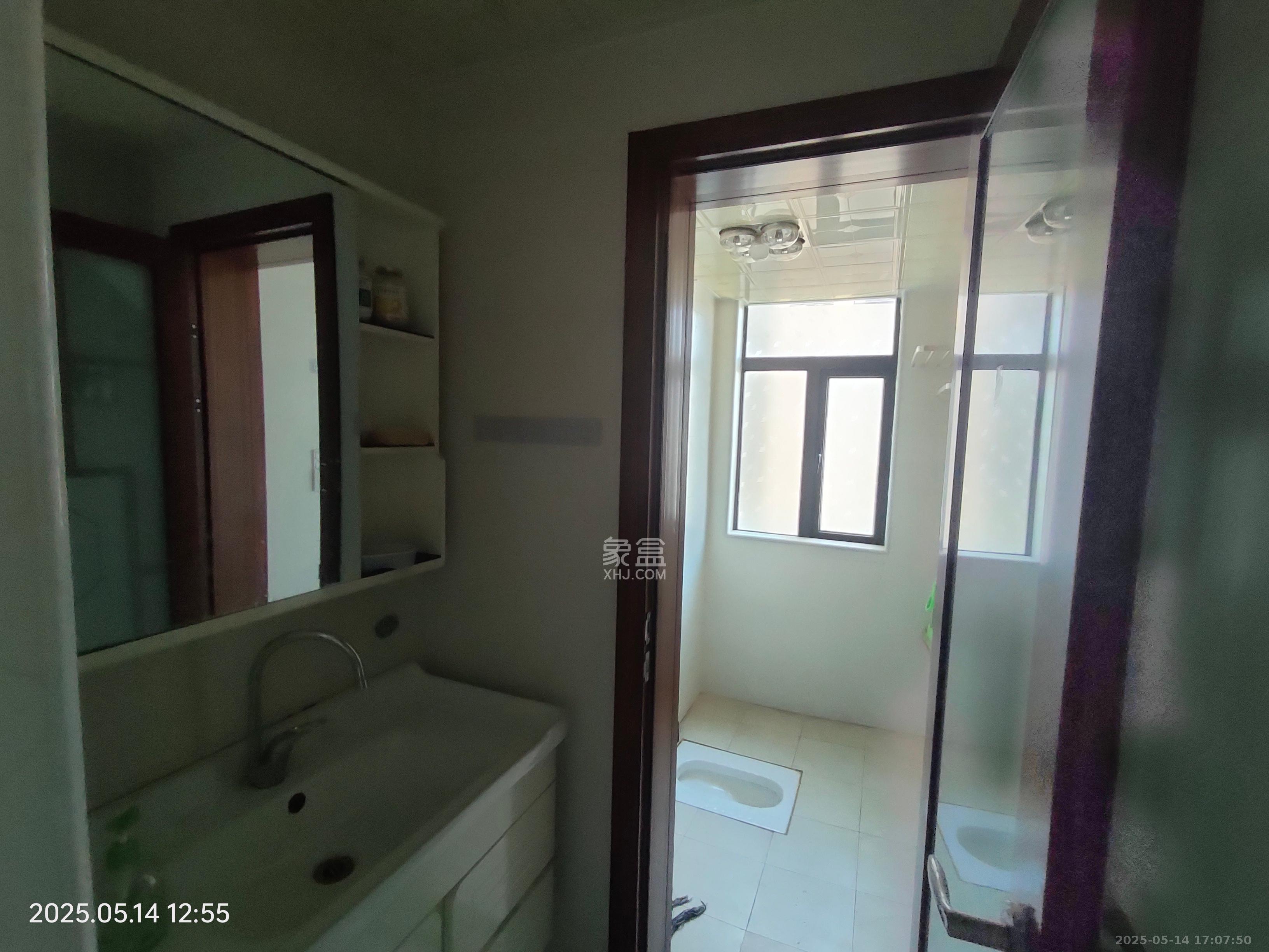 德润小区(丰升德润小区) 4室2厅1卫 3200.0元/月 德润小区(丰升德润小区) 4室2厅1卫 3200.0元/月室内图