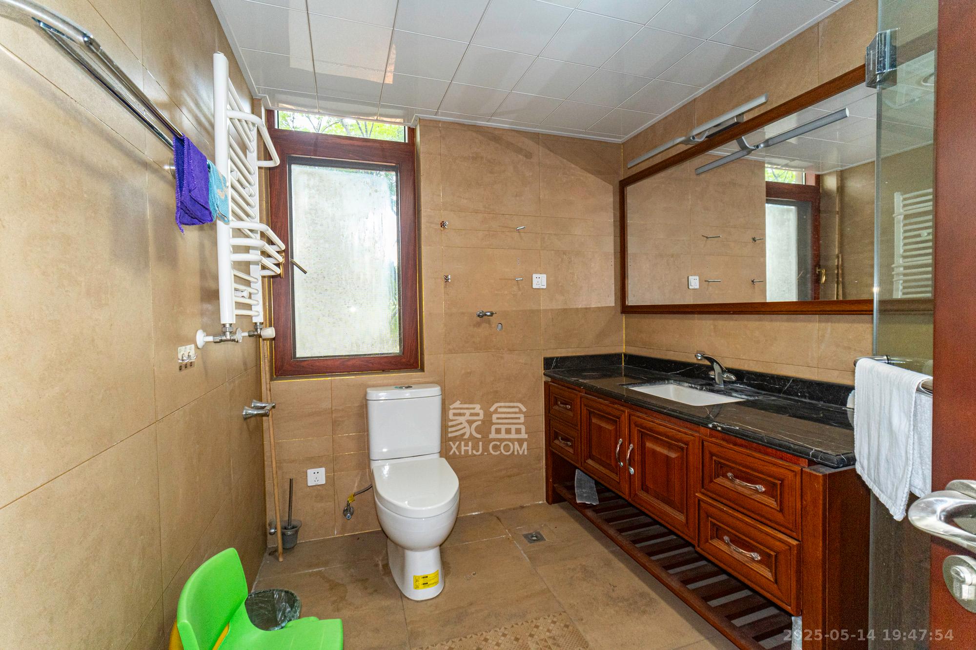 星湖湾一期洋房 7室2厅4卫 298.0万 星湖湾一期洋房 7室2厅4卫 298.0万卫生间