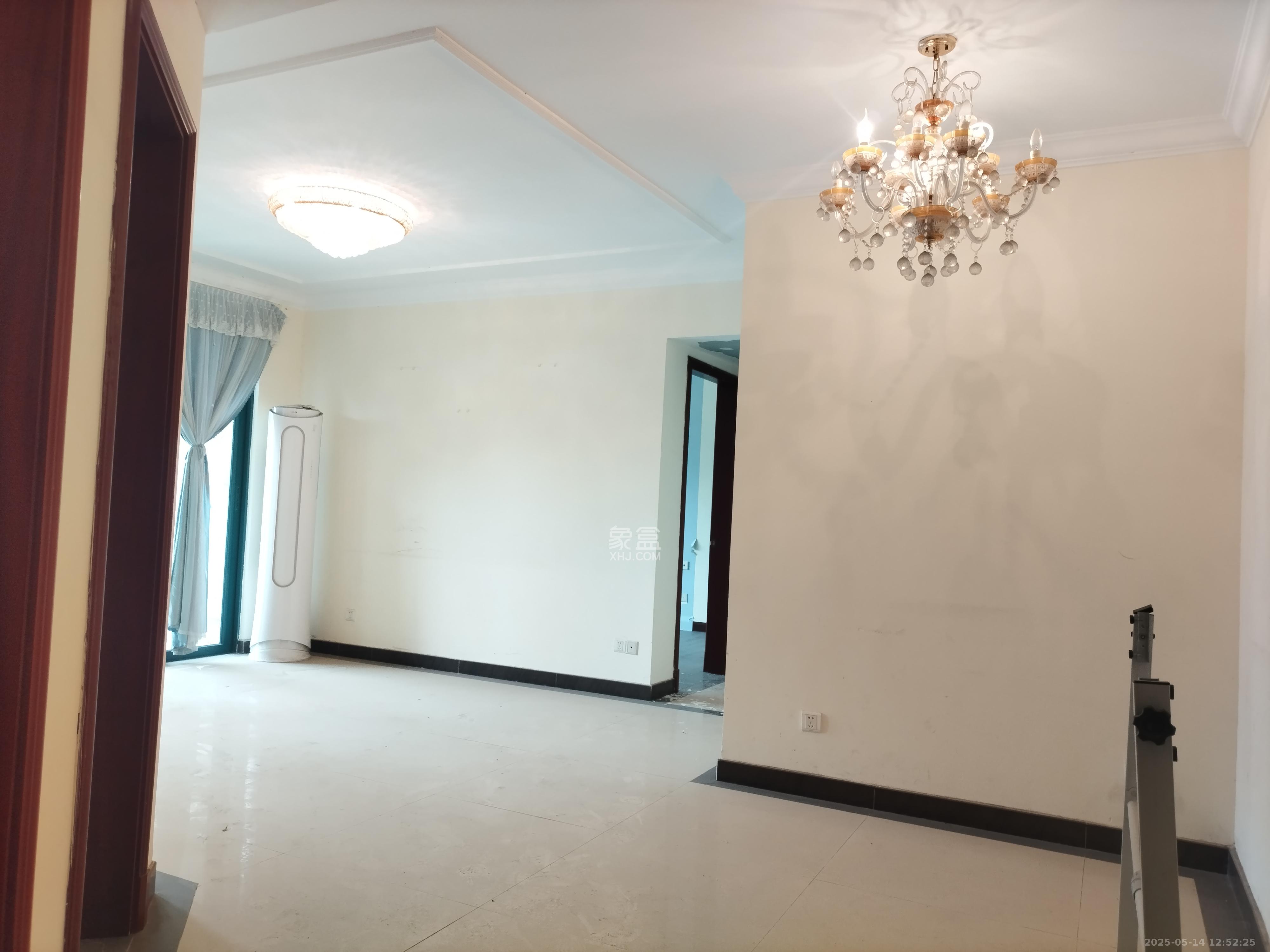 恒大翡翠华庭  3室2厅2卫    1800.0元/月 恒大翡翠华庭  3室2厅2卫    1800.0元/月室内图