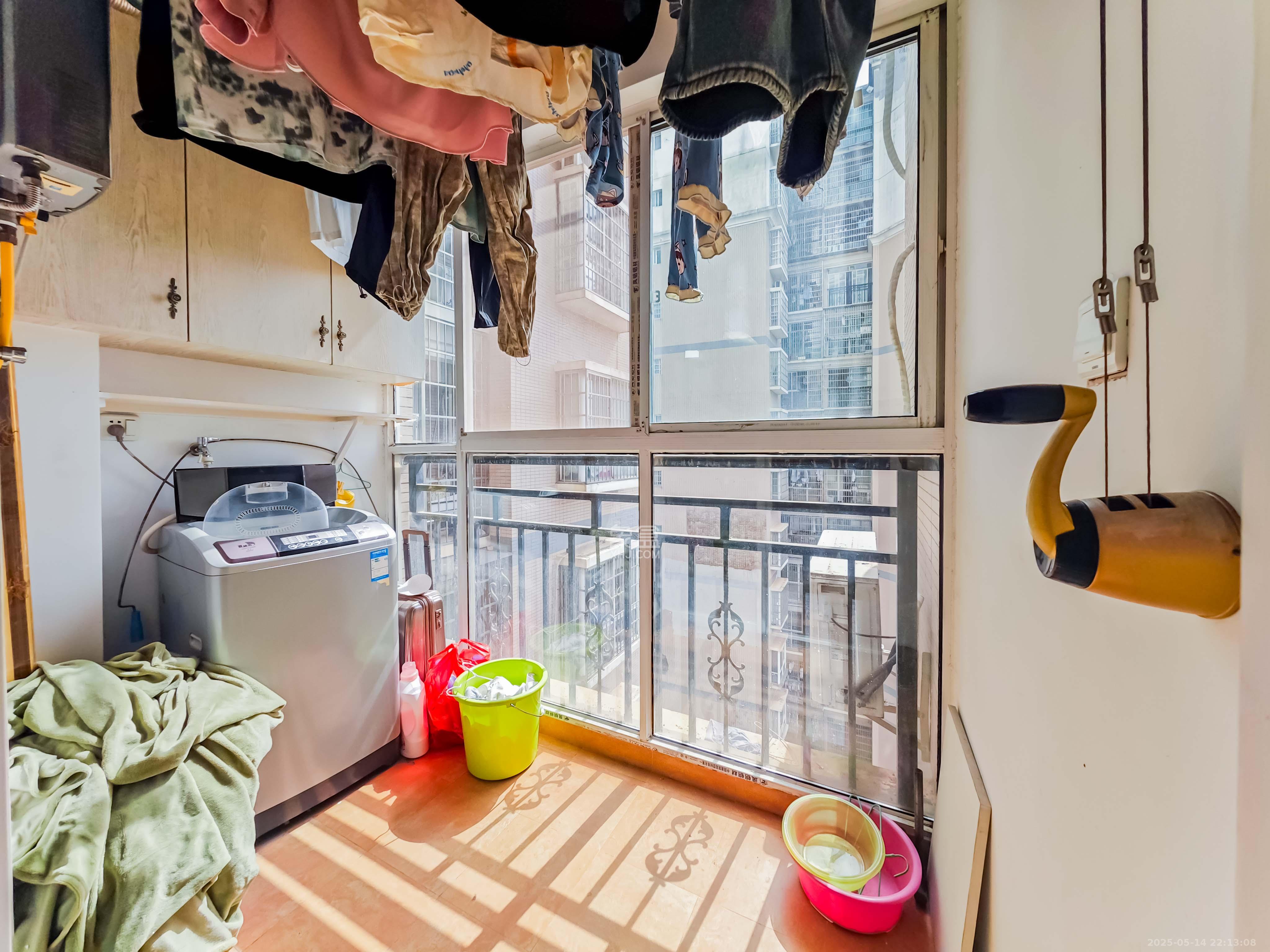 城市山水豪园(山水城市风景) 2室2厅1卫 79.8万 城市山水豪园(山水城市风景) 2室2厅1卫 79.8万阳台