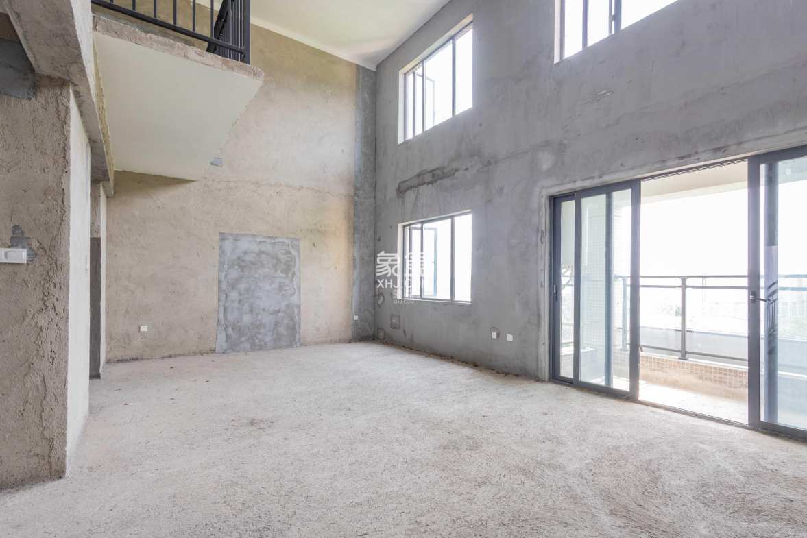 敏捷珑玥府  5室2厅2卫    148.0万 敏捷珑玥府  5室2厅2卫    148.0万客厅