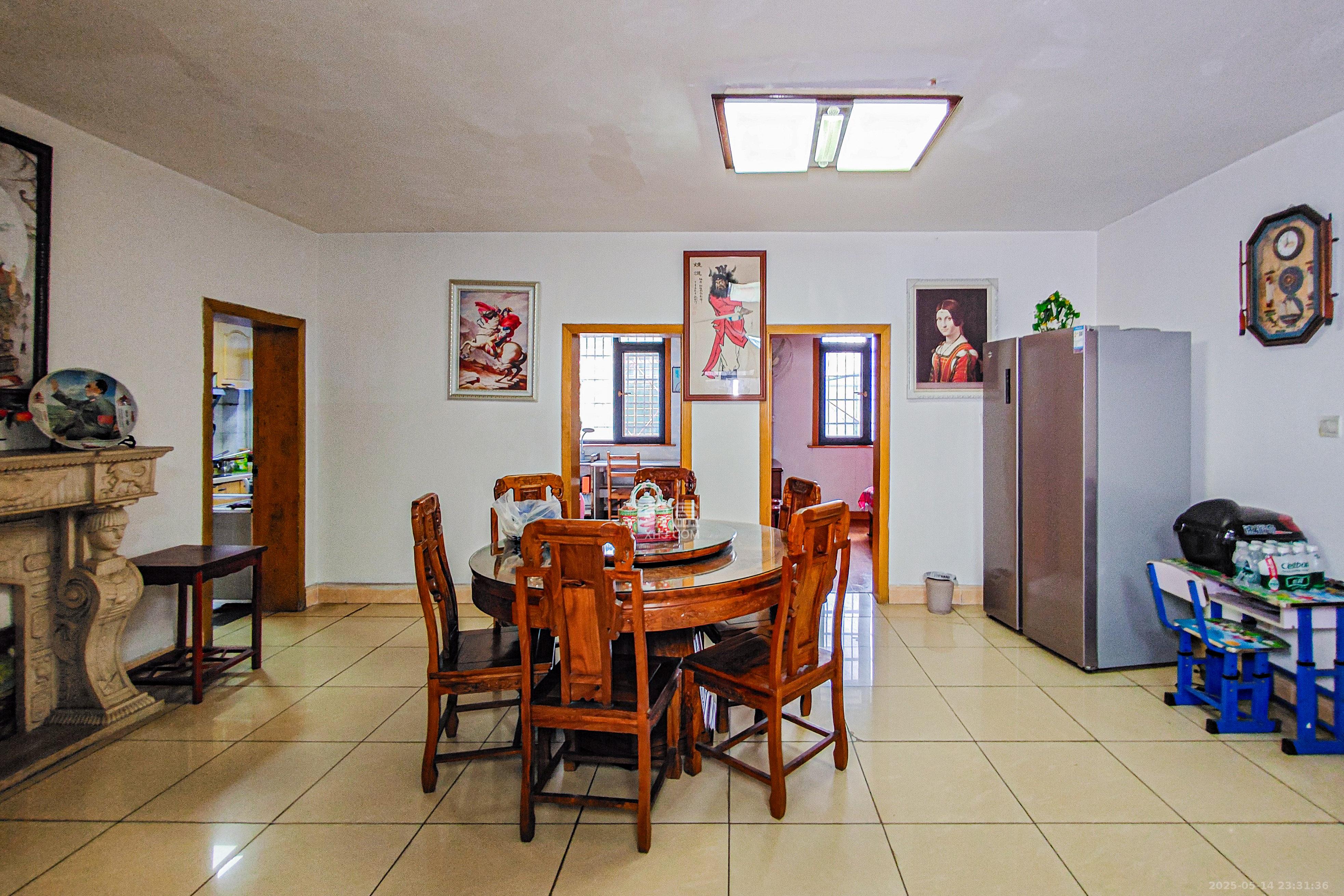 楚湘街二条巷散盘 3室2厅2卫 119.8万 楚湘街二条巷散盘 3室2厅2卫 119.8万客厅