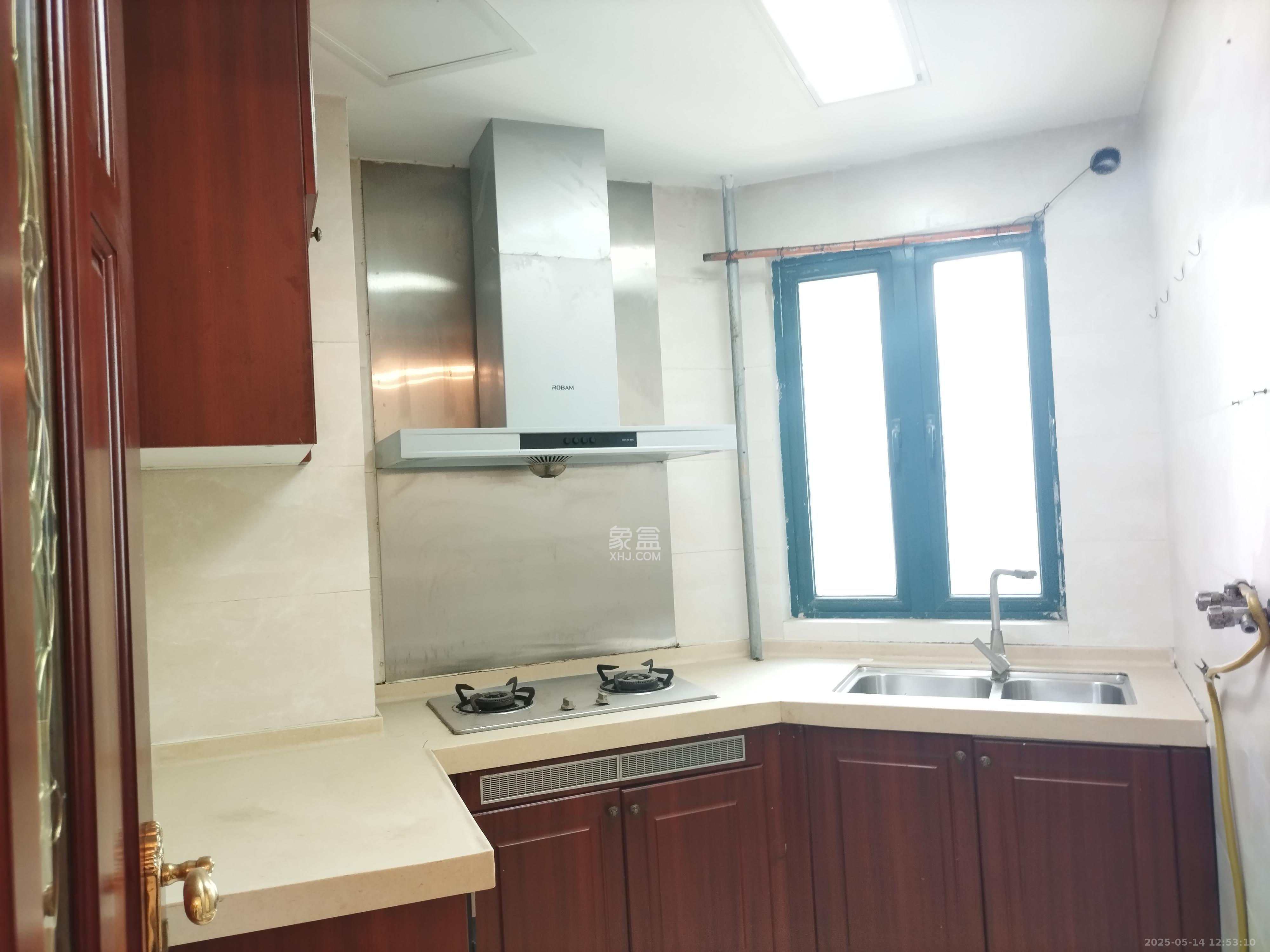 恒大翡翠华庭  3室2厅2卫    1800.0元/月 恒大翡翠华庭  3室2厅2卫    1800.0元/月室内图