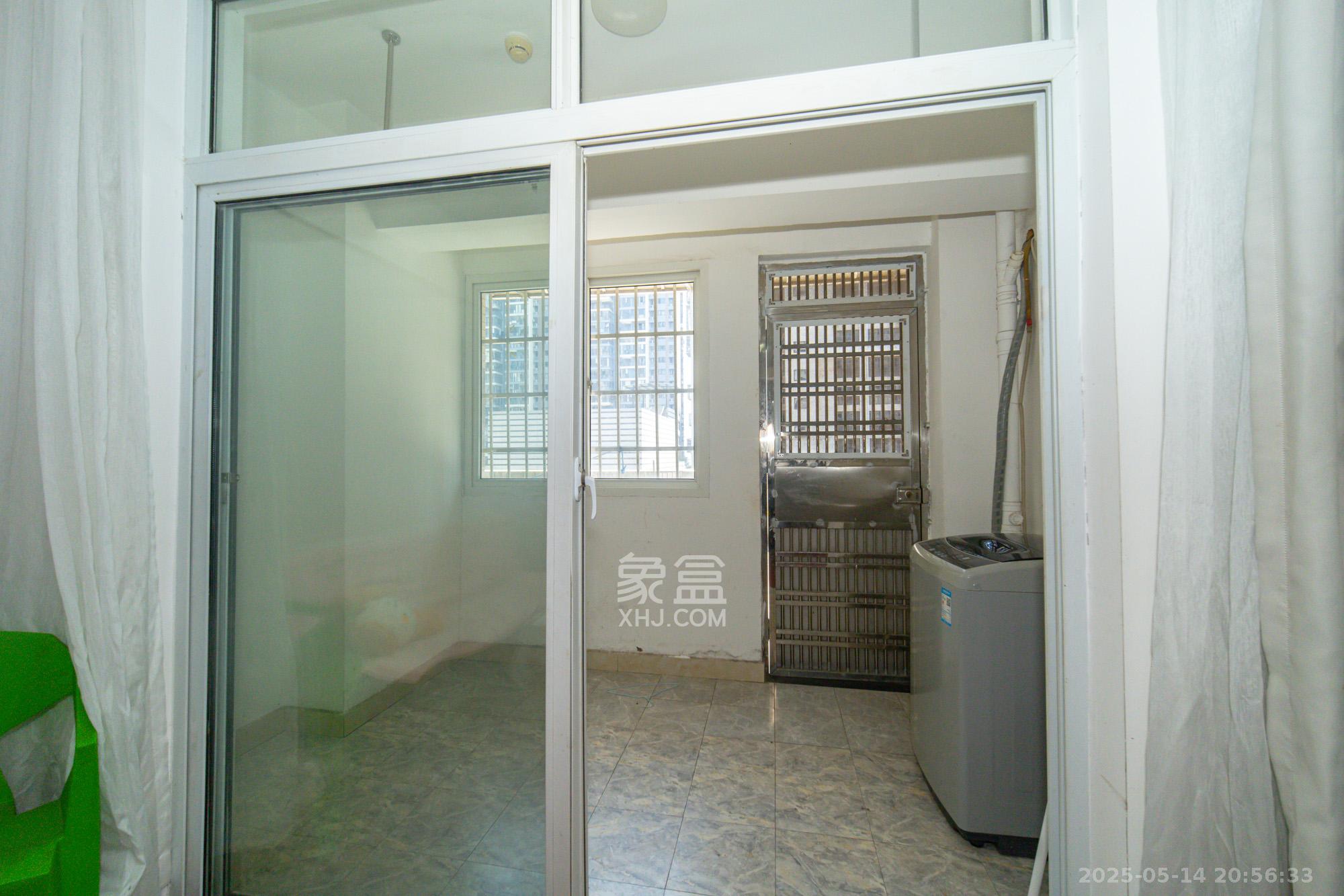 新长海广场 2室2厅1卫 43.8万 新长海广场 2室2厅1卫 43.8万阳台