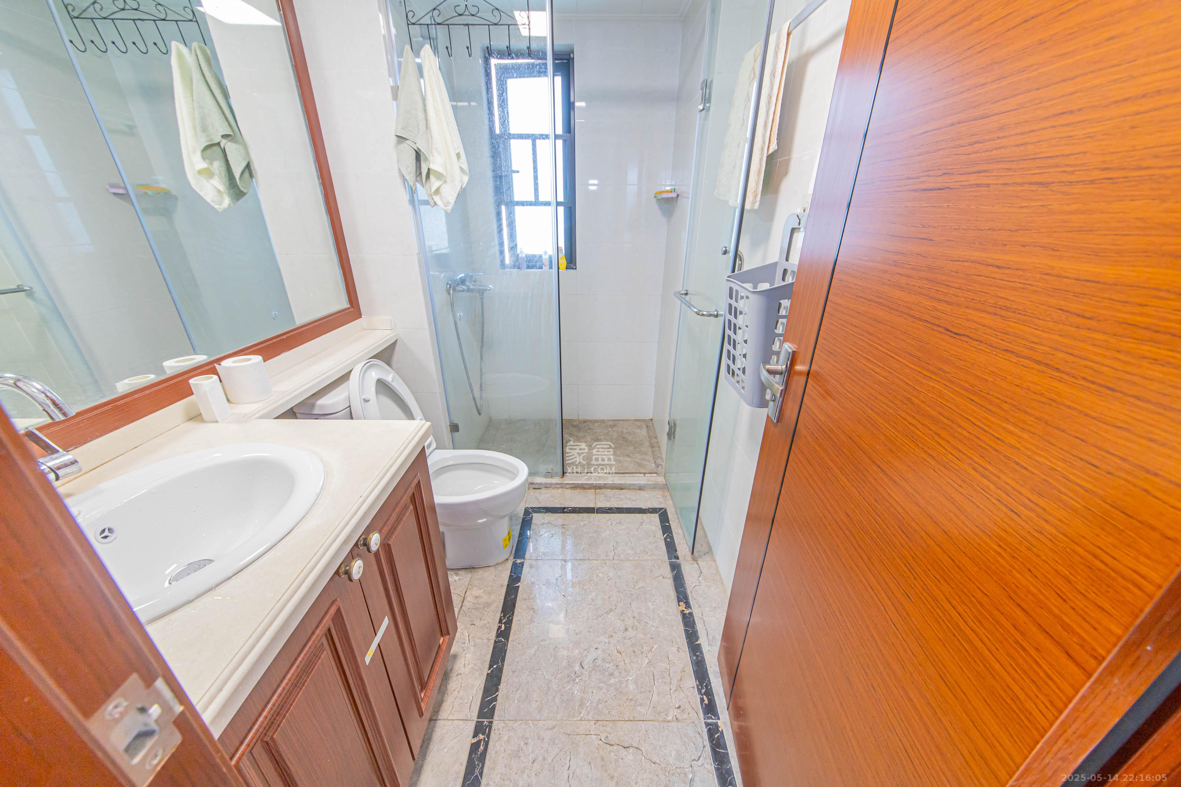 中海新城熙岸(中信新城五期) 3室2厅1卫 95.0万 中海新城熙岸(中信新城五期) 3室2厅1卫 95.0万卫生间