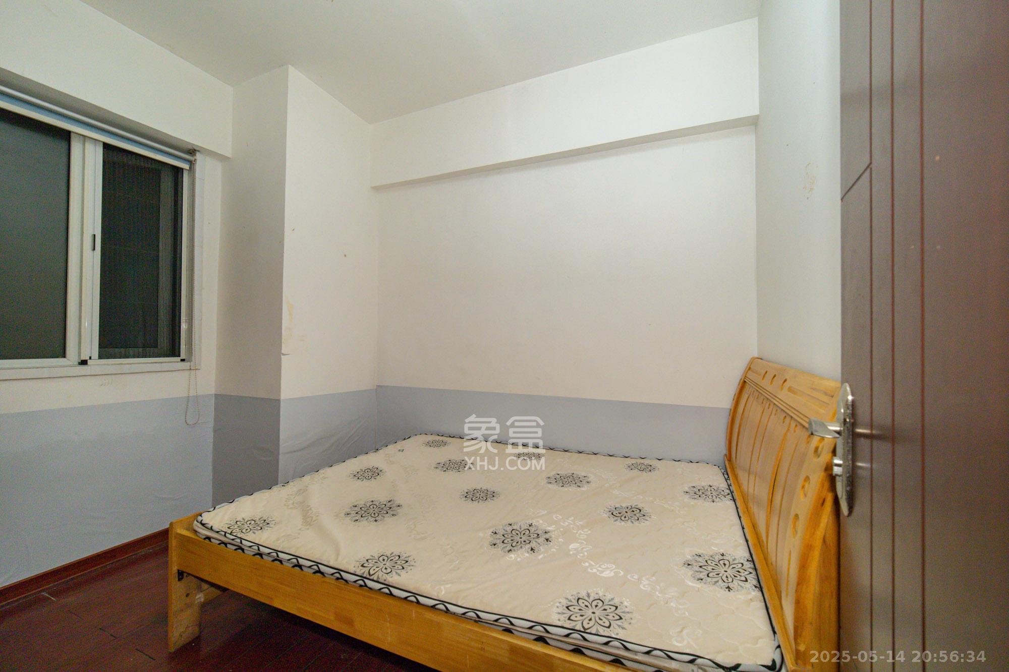 新长海广场 2室2厅1卫 43.8万 新长海广场 2室2厅1卫 43.8万卧室