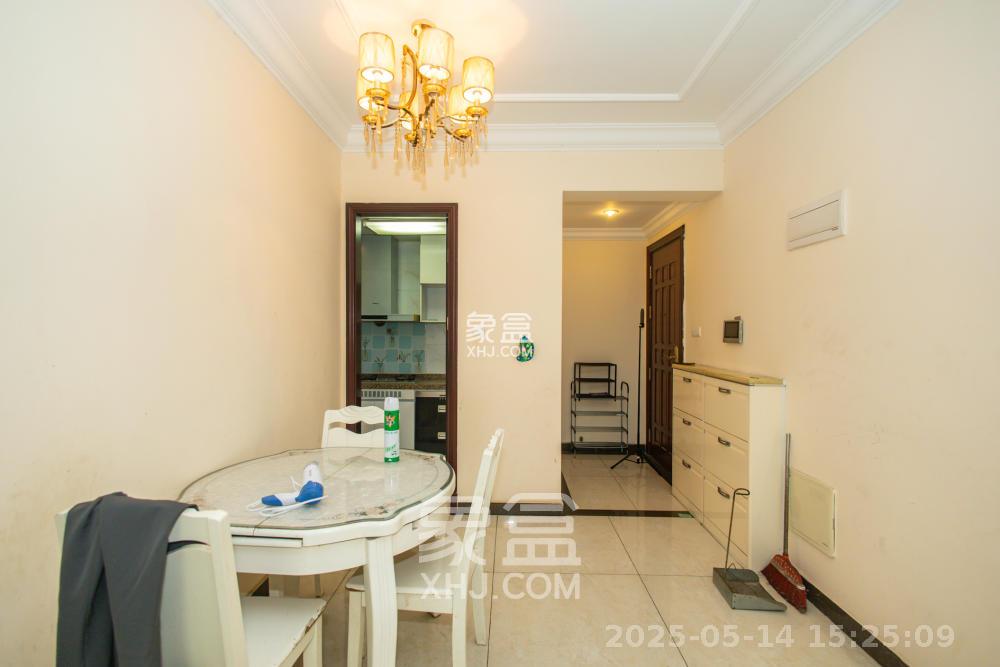 恒大翡翠华庭  3室2厅1卫    2300.0元/月 恒大翡翠华庭  3室2厅1卫    2300.0元/月室内图1