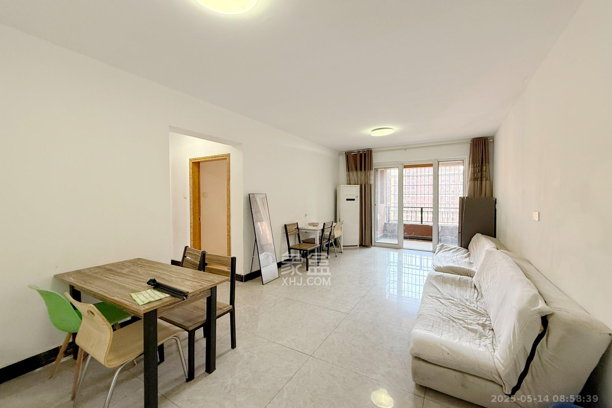 新城国际花都 3室2厅1卫 53.0万 新城国际花都 3室2厅1卫 53.0万客厅