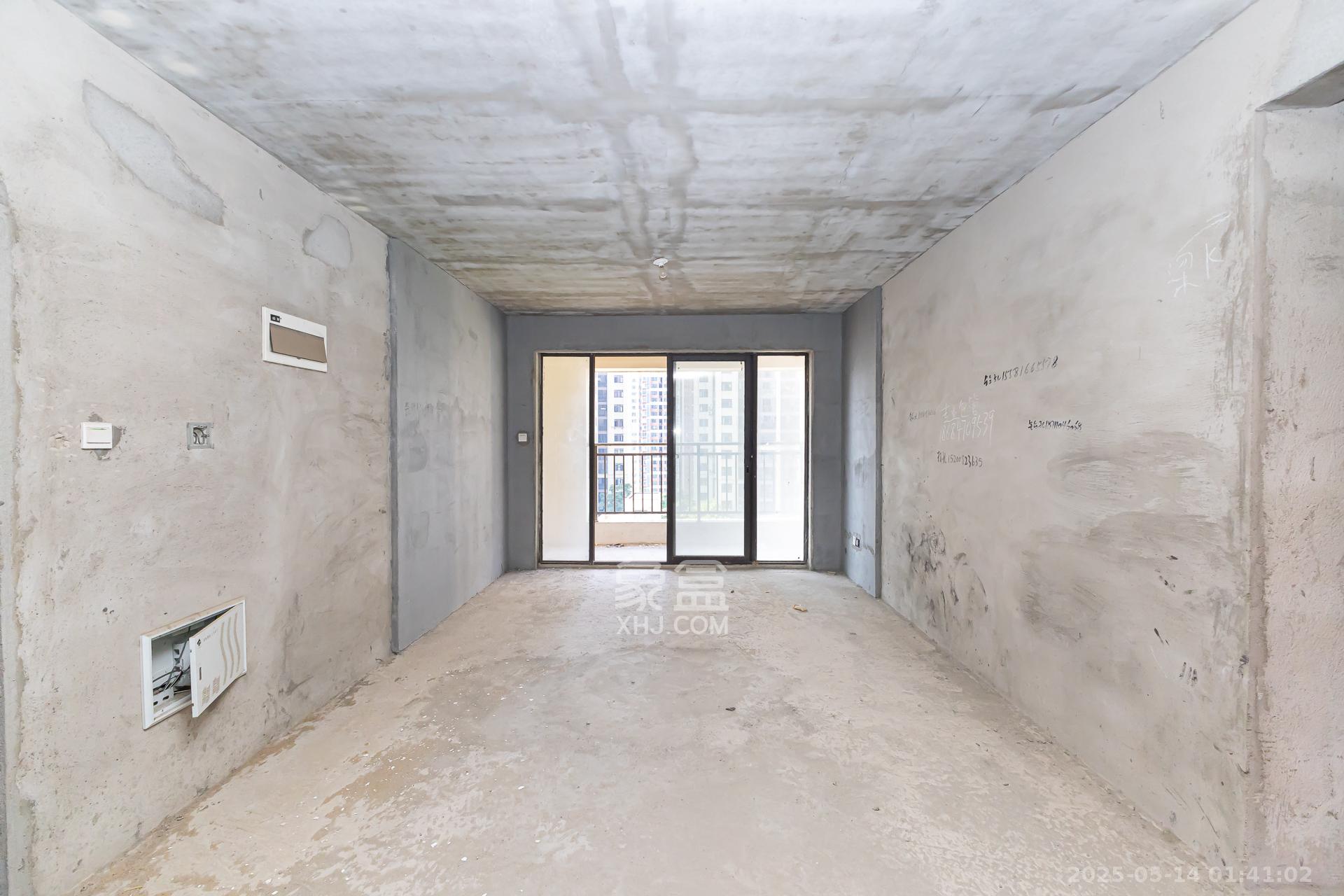 乾源国际 3室2厅2卫 74.0万 乾源国际 3室2厅2卫 74.0万客厅