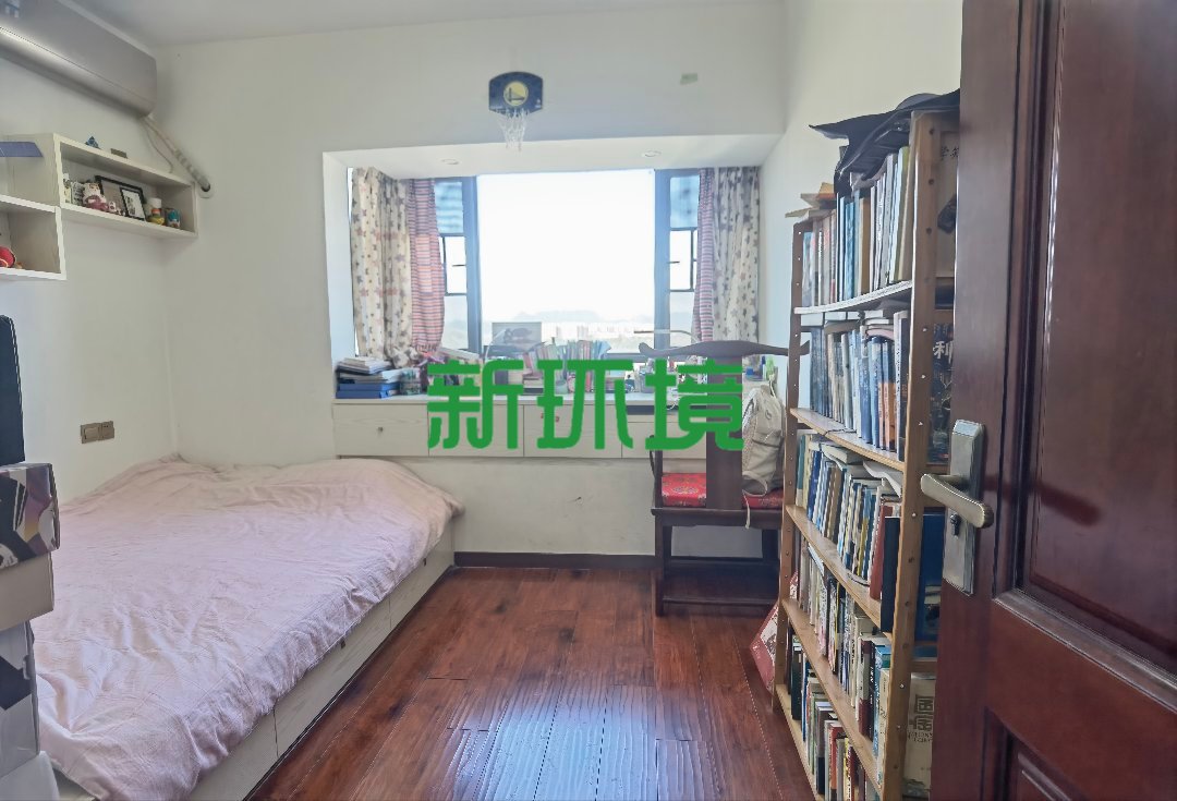 月亮湾三期  4室2厅2卫   85.80万客厅