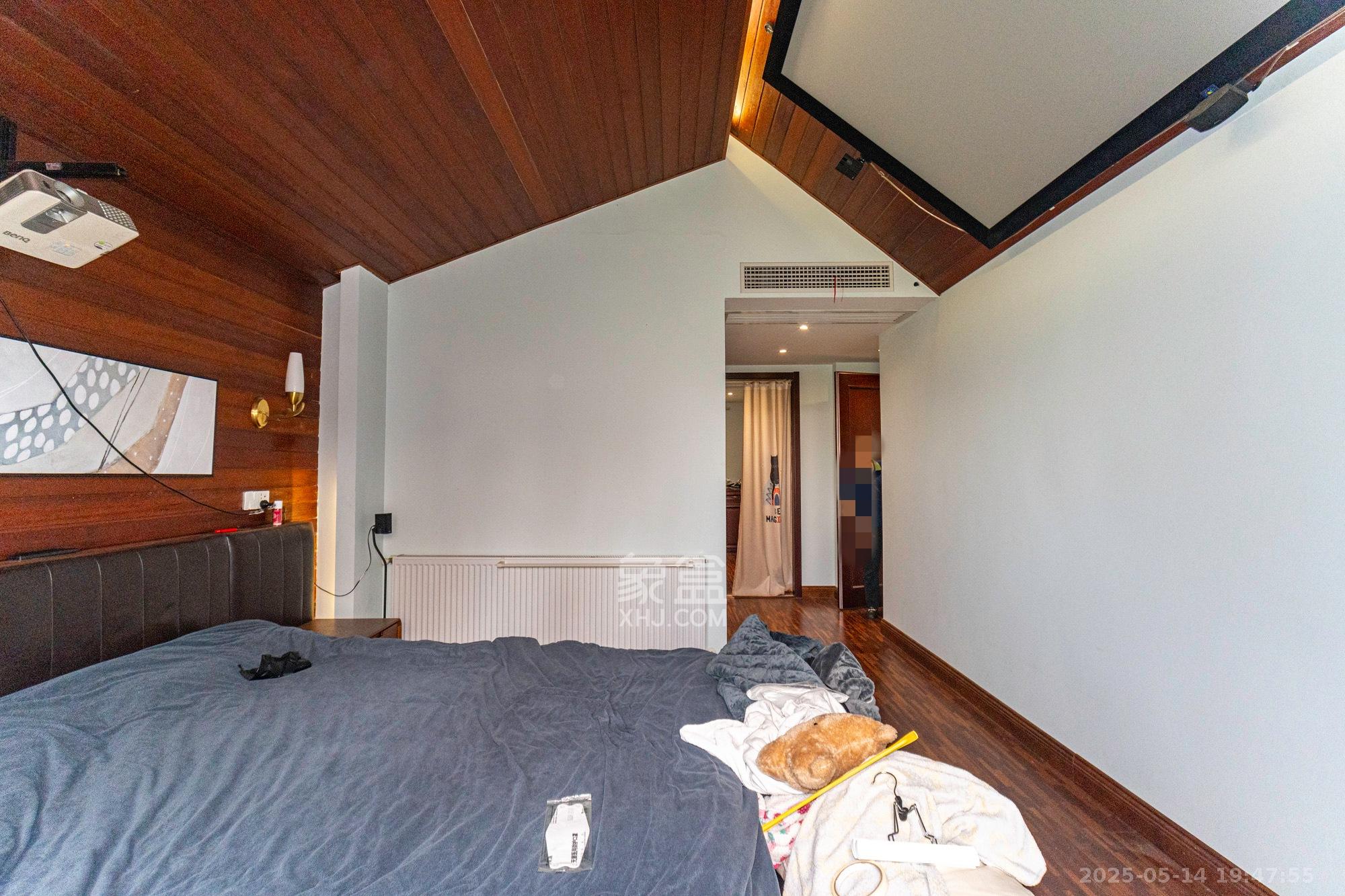 星湖湾一期洋房 7室2厅4卫 298.0万 星湖湾一期洋房 7室2厅4卫 298.0万卧室