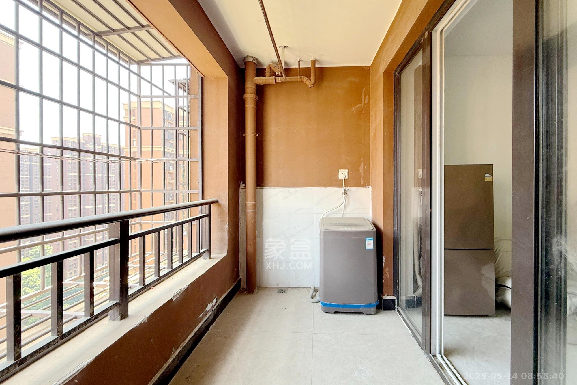 新城国际花都 3室2厅1卫 53.0万 新城国际花都 3室2厅1卫 53.0万阳台