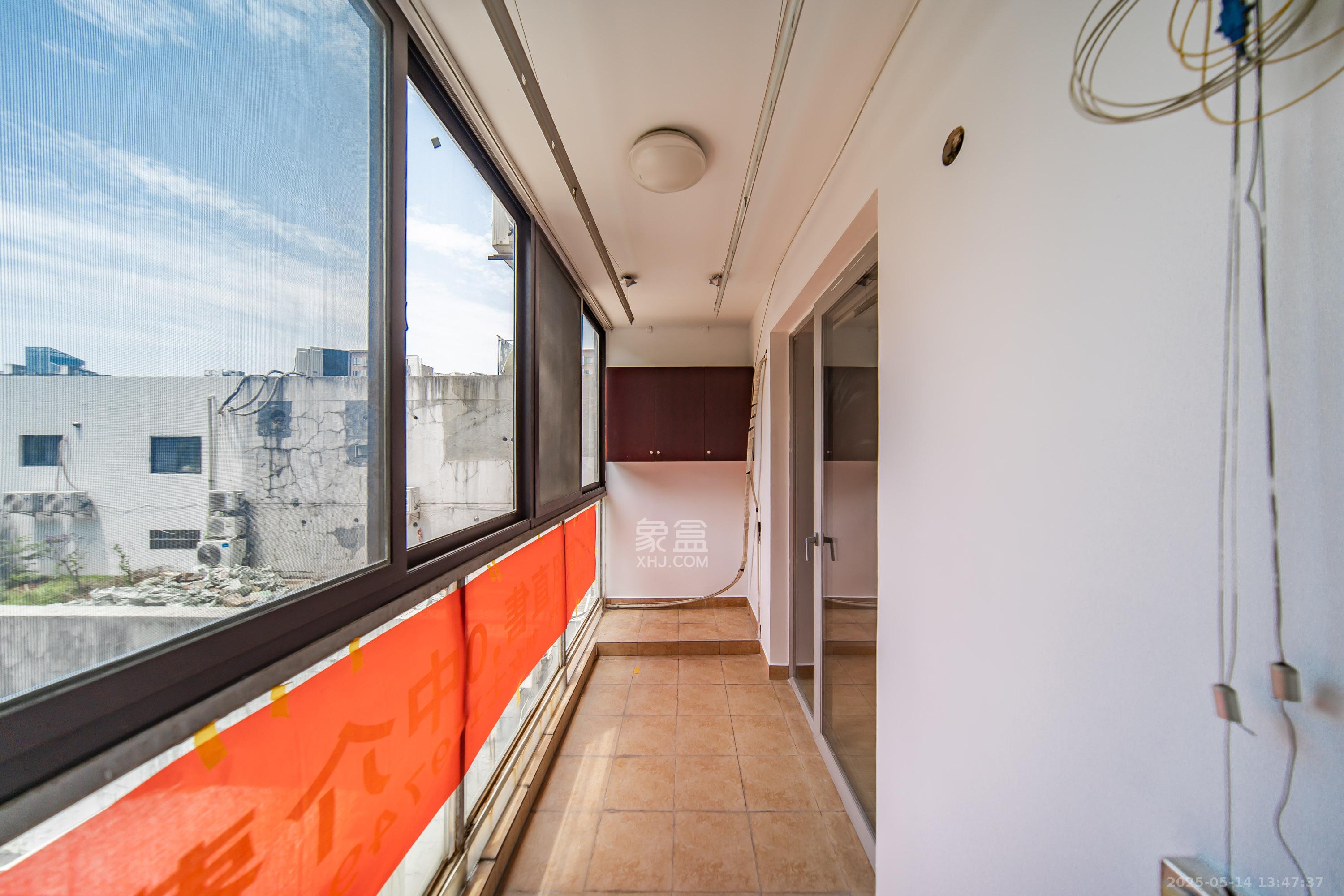 阳光100二期 4室2厅1卫 112.0万 阳光100二期 4室2厅1卫 112.0万阳台