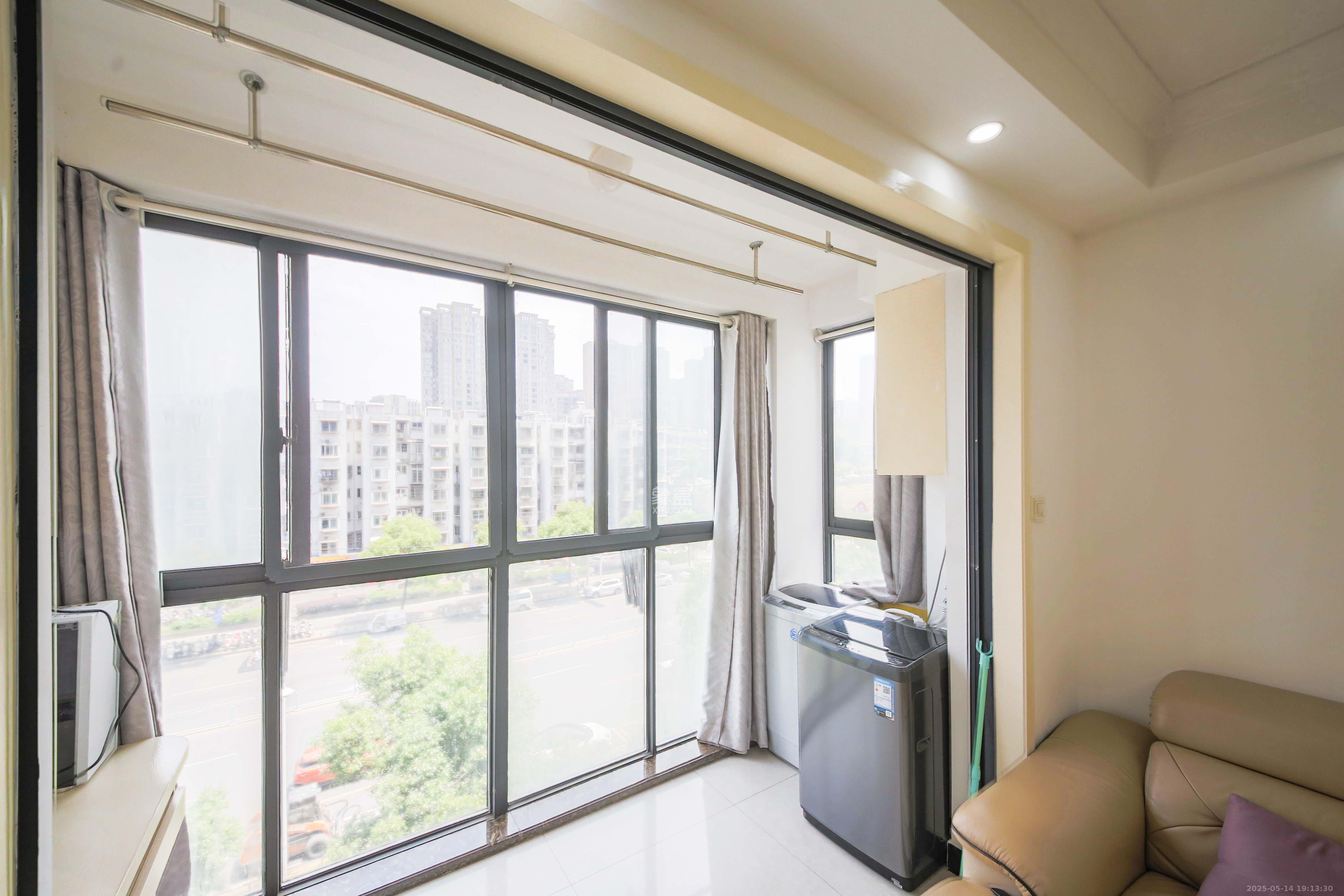 钱隆学府一、二期 2室2厅1卫 99.8万 钱隆学府一、二期 2室2厅1卫 99.8万阳台