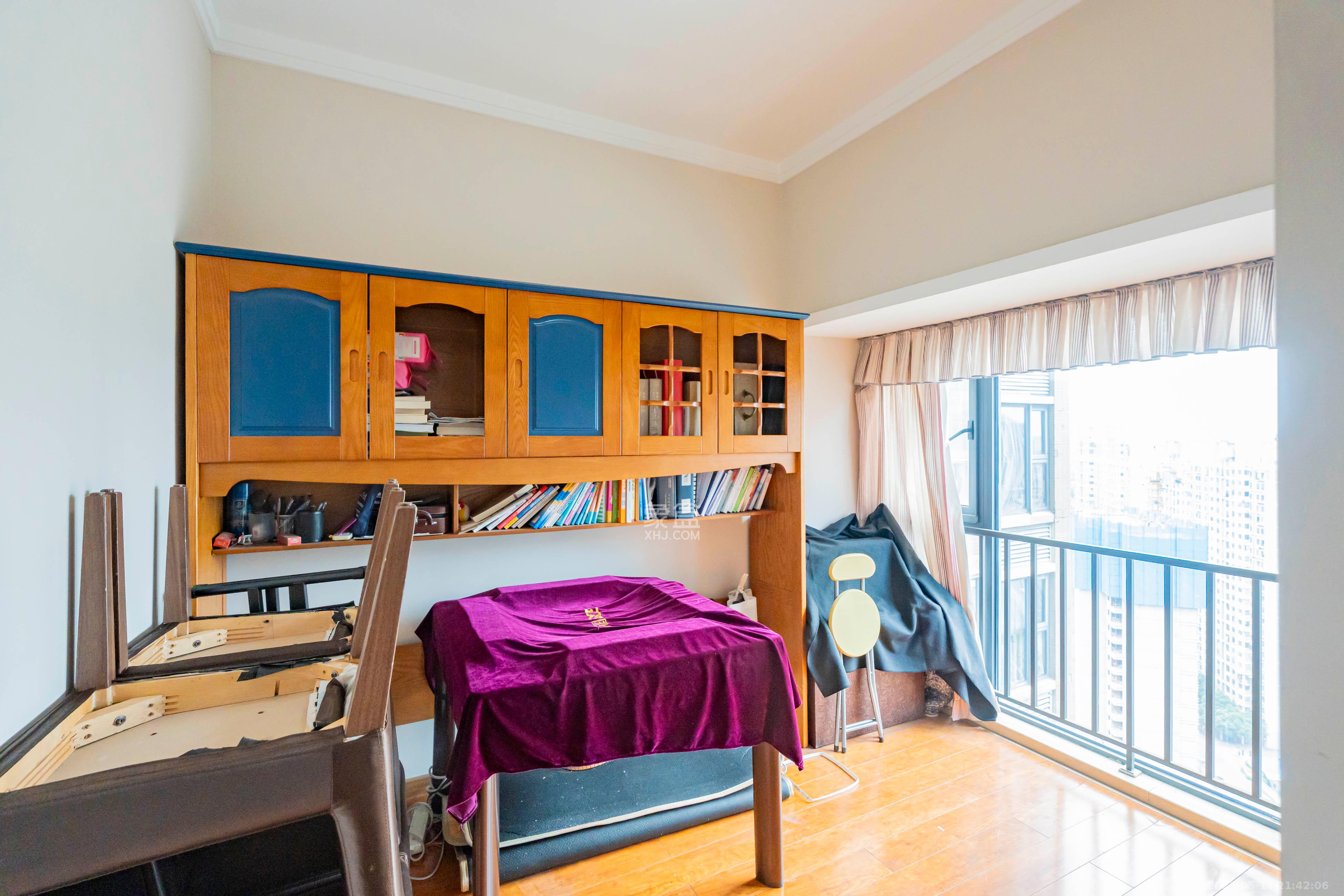 藏珑湖上国际花园 3室2厅2卫 103.0万 藏珑湖上国际花园 3室2厅2卫 103.0万卧室