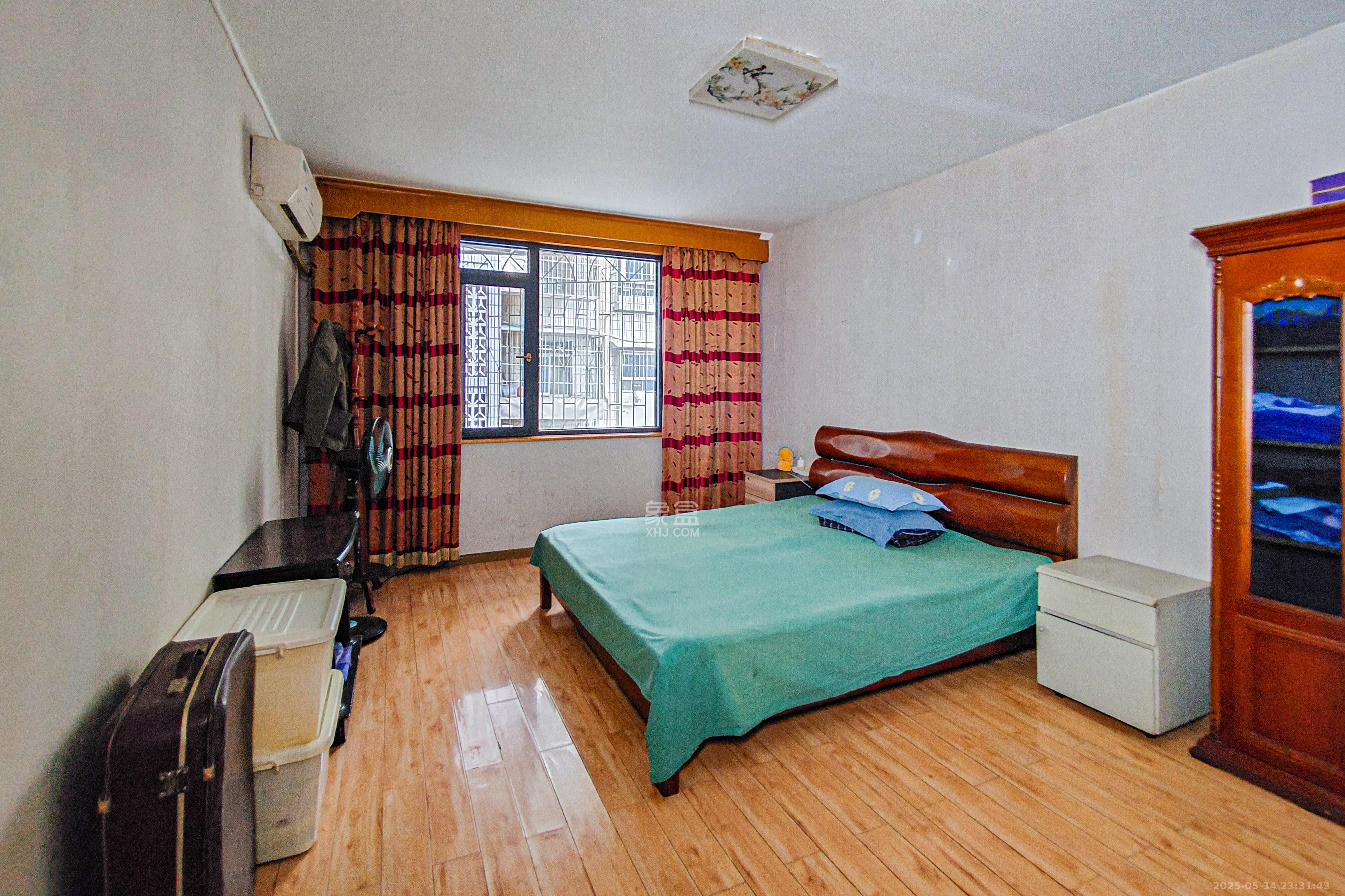 楚湘街二条巷散盘 3室2厅2卫 119.8万 楚湘街二条巷散盘 3室2厅2卫 119.8万卧室